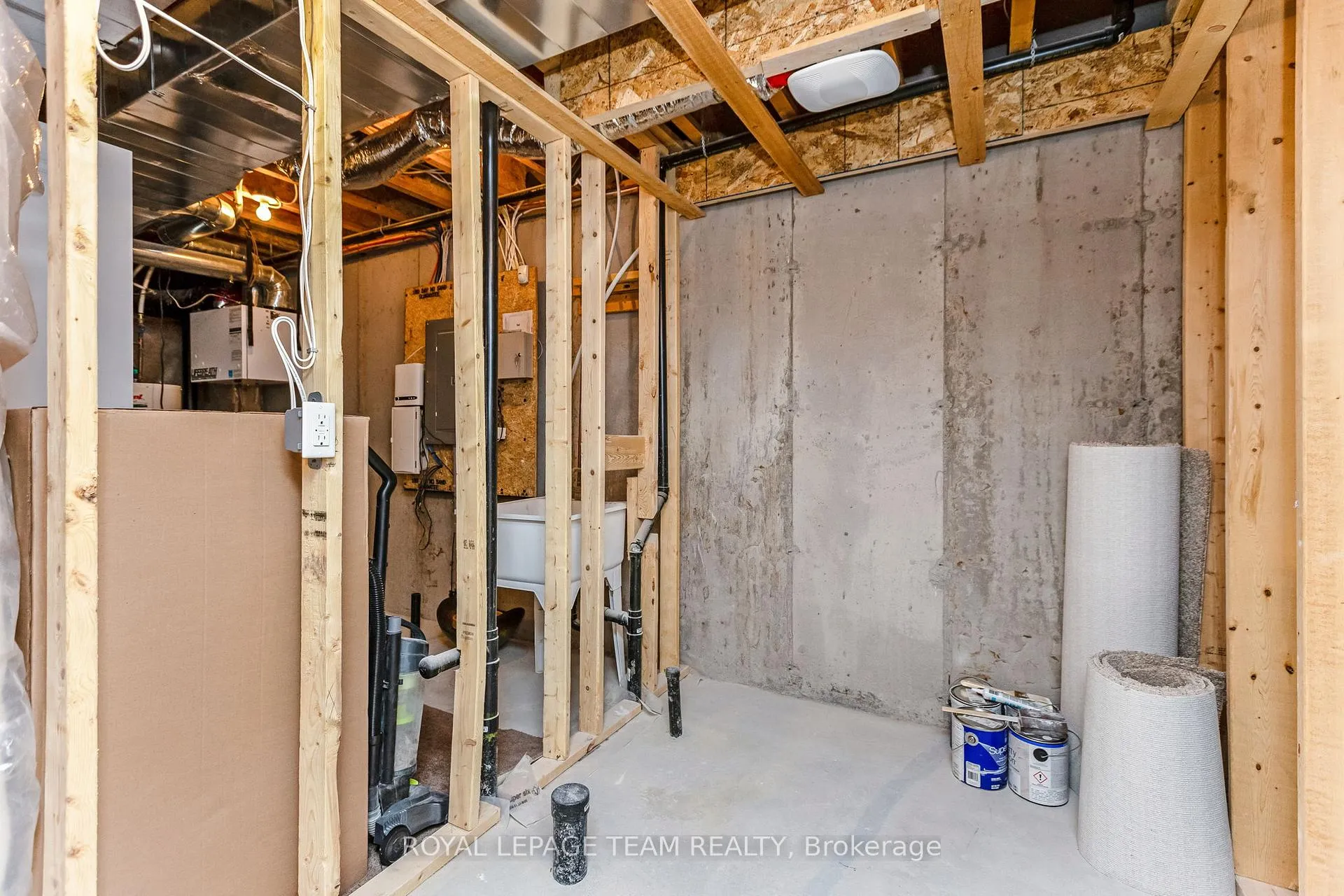 Photo 39 of 121 Woodhurst Crescent, Ottawa, Stittsville (South) — HOMEH