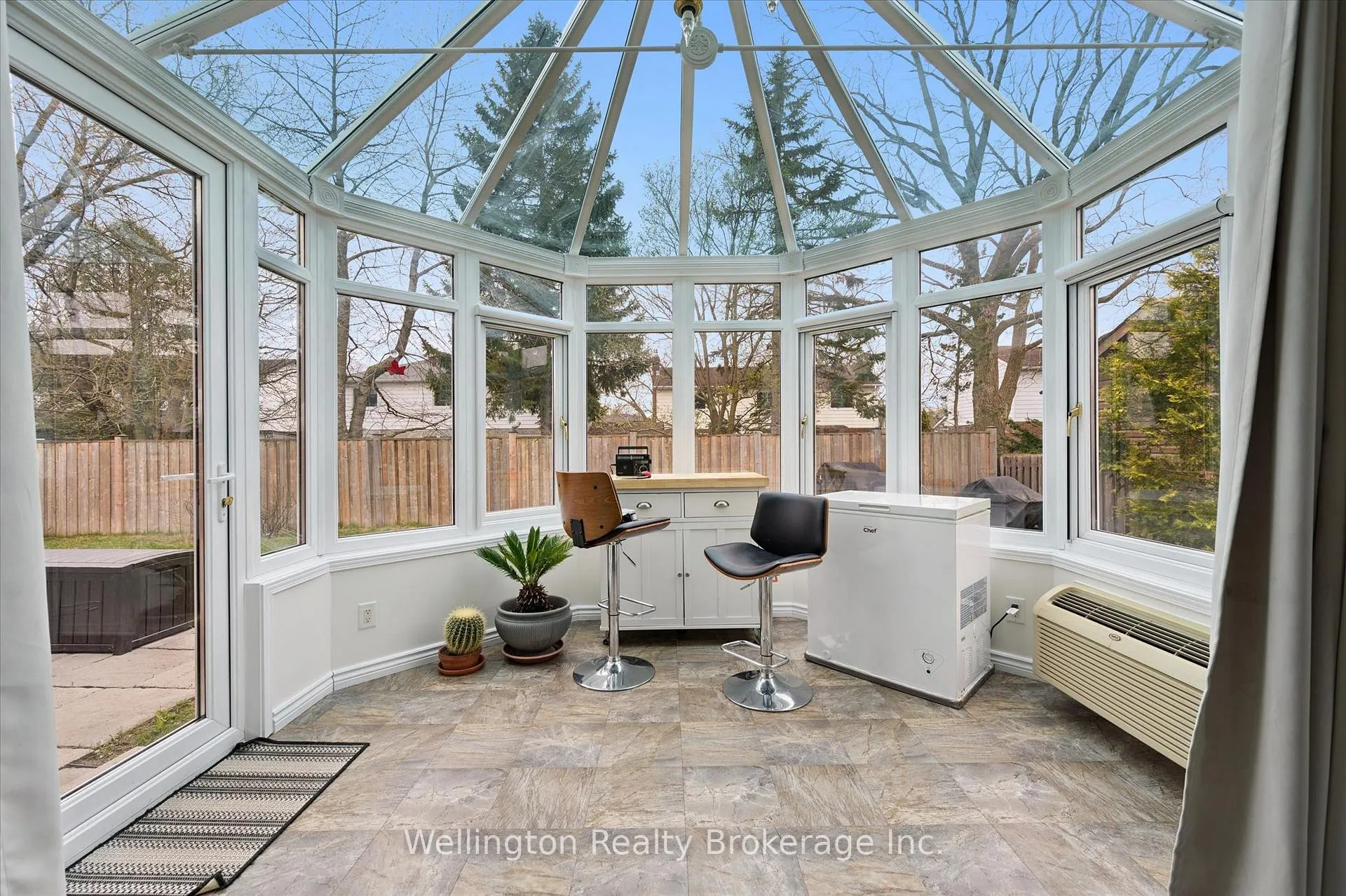 Photo 7 of 405 Clairbrook Crescent, Waterloo — HOMEH