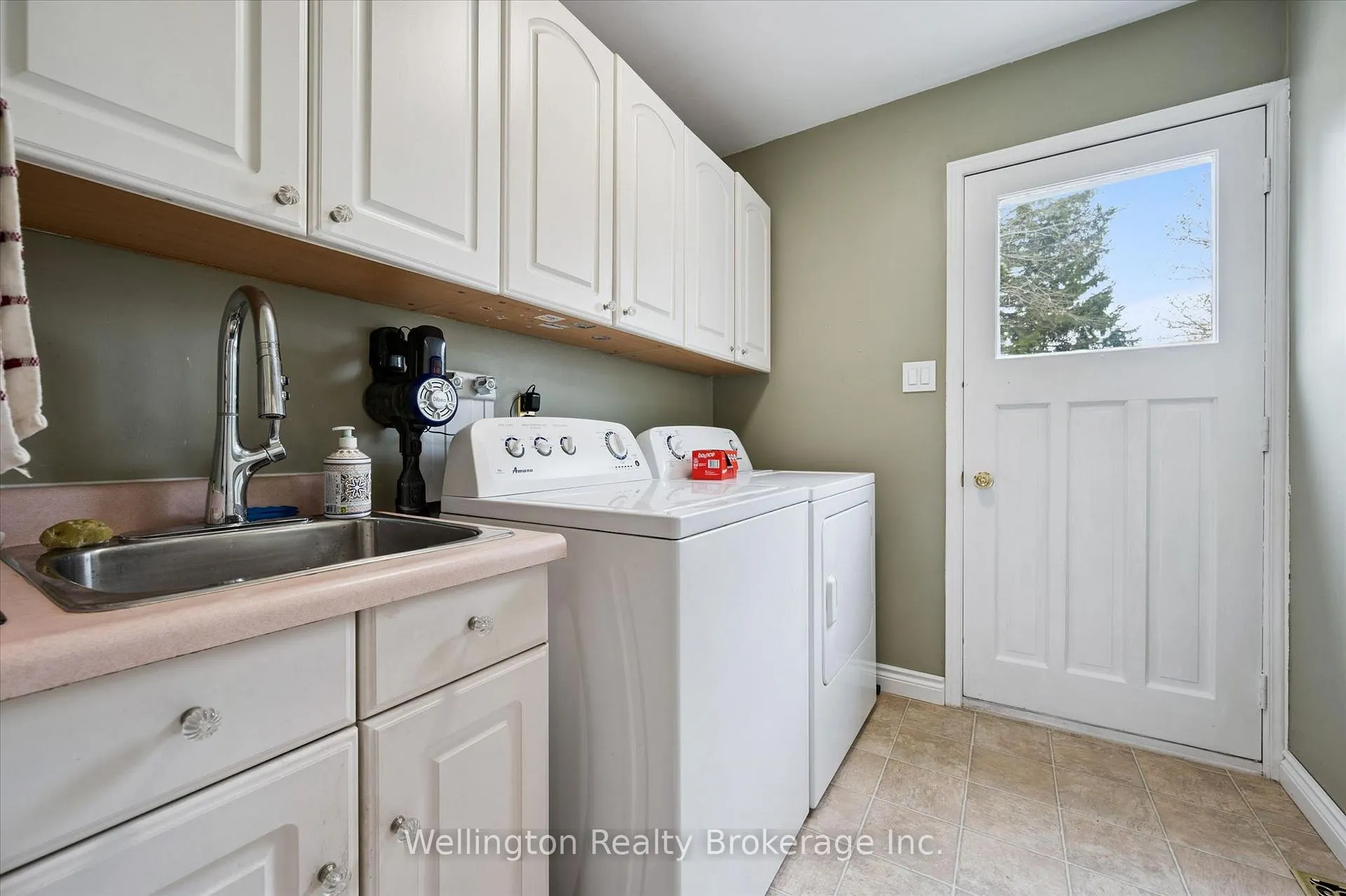 Photo 10 of 405 Clairbrook Crescent, Waterloo — HOMEH