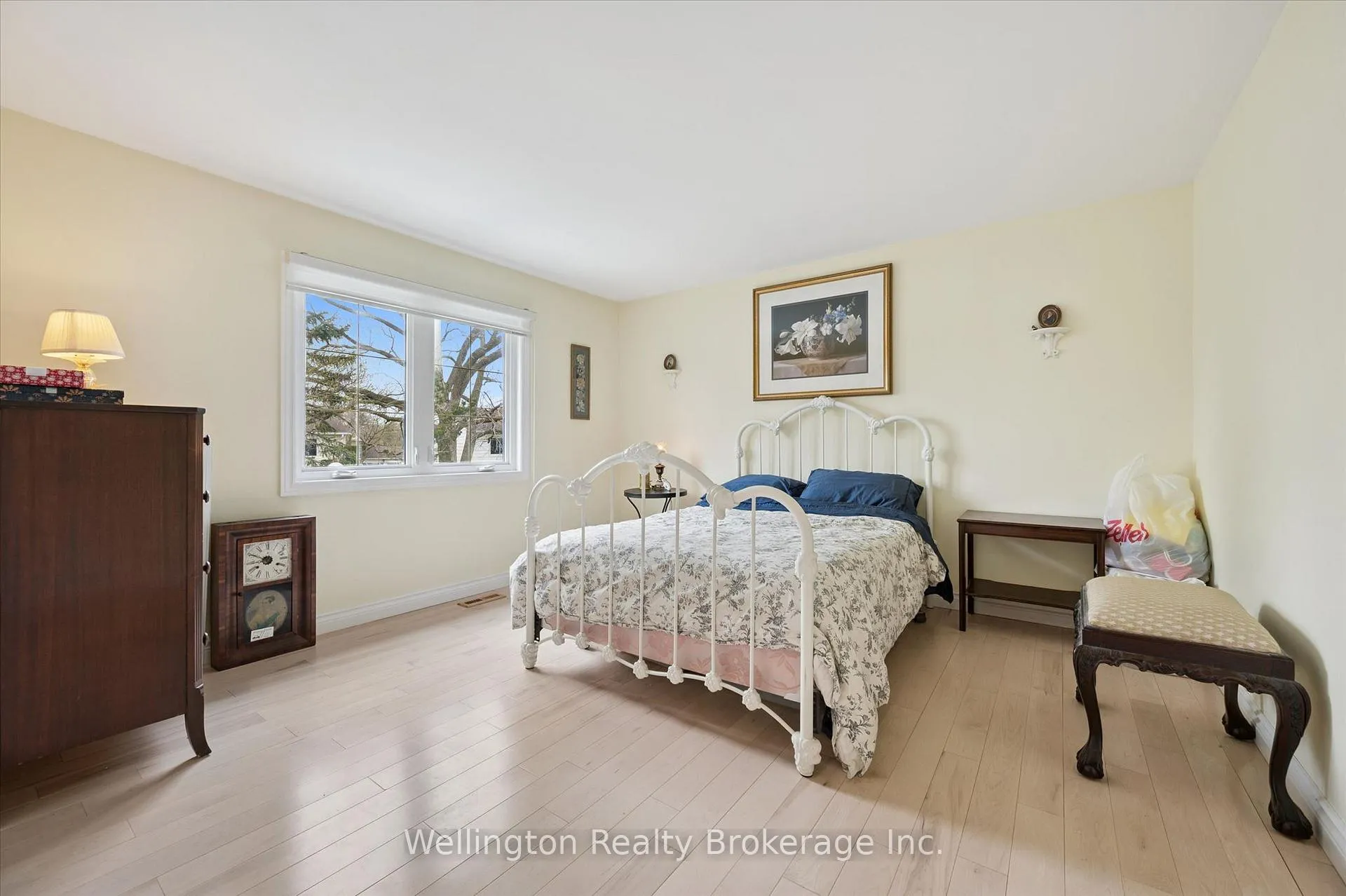 Photo 13 of 405 Clairbrook Crescent, Waterloo — HOMEH