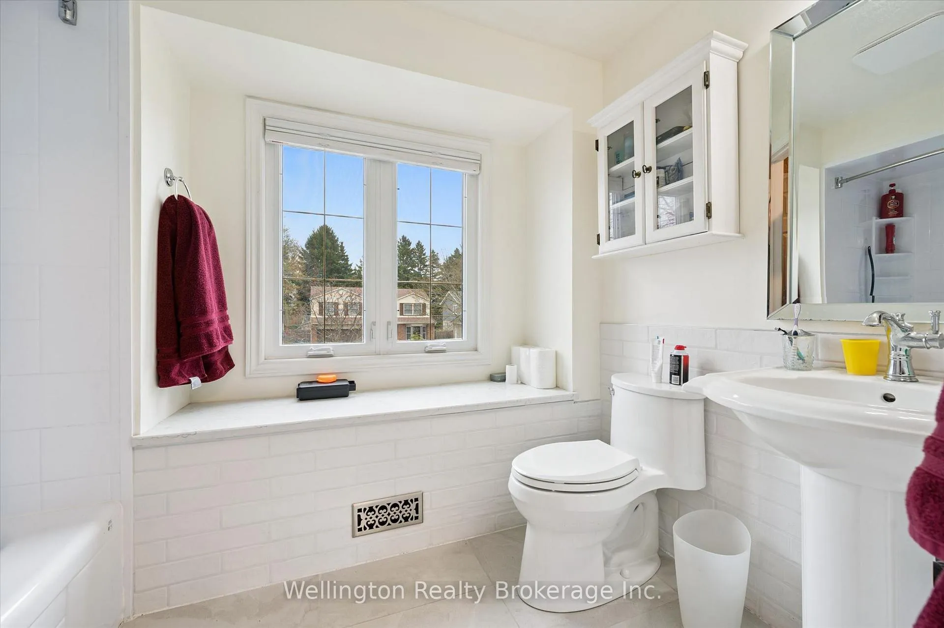 Photo 18 of 405 Clairbrook Crescent, Waterloo — HOMEH