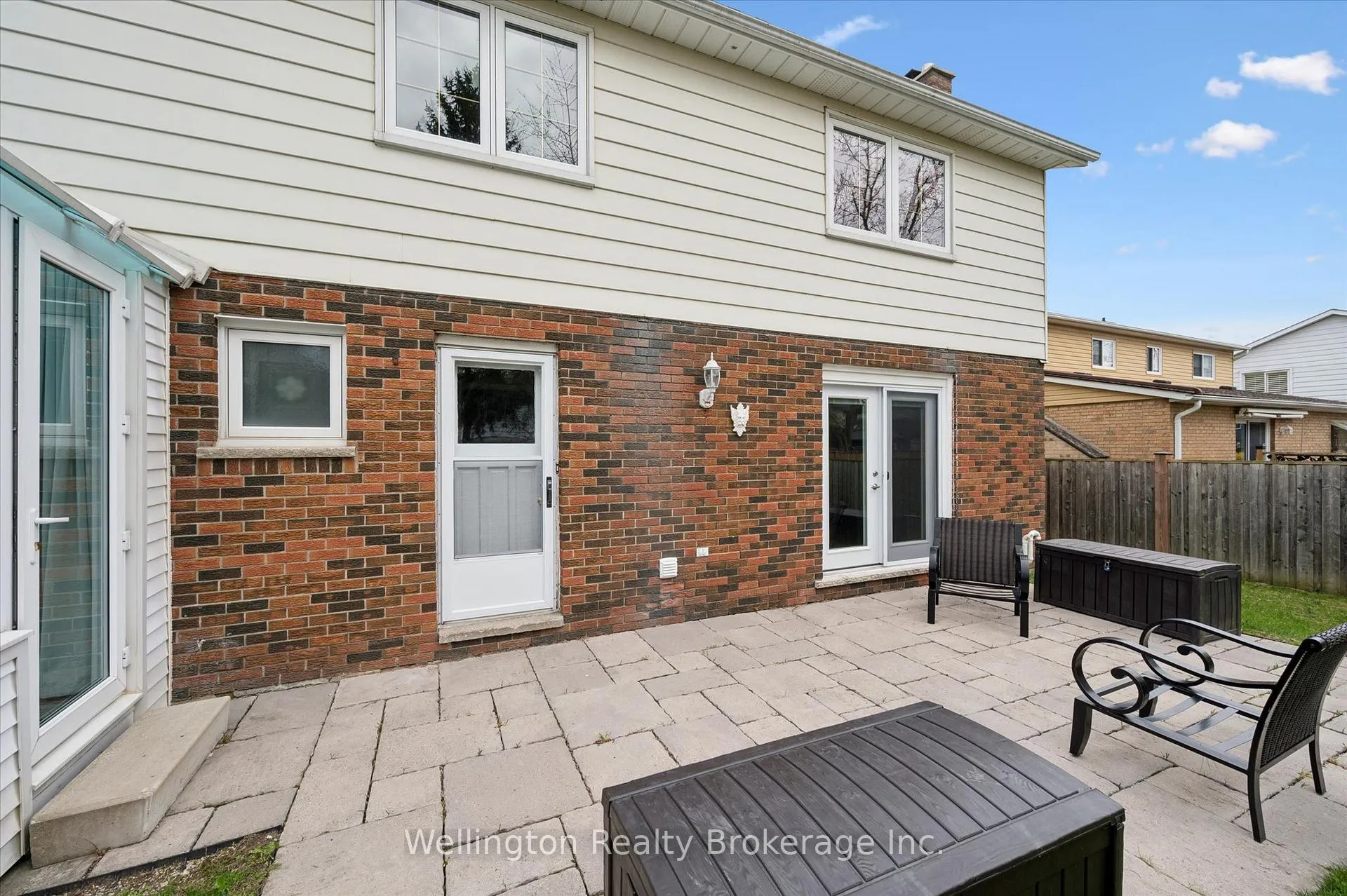 Photo 22 of 405 Clairbrook Crescent, Waterloo — HOMEH