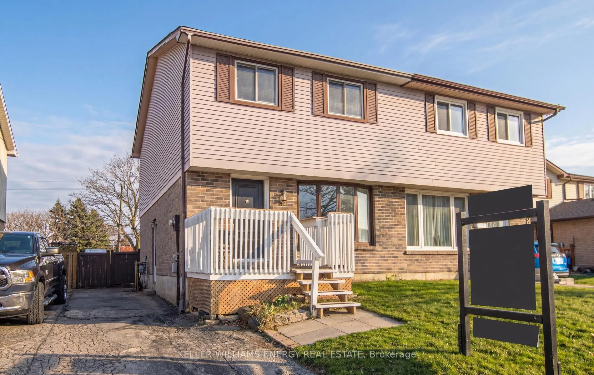 Photo 2 of 557 Birkdale Street, Oshawa, Donevan — HOMEH