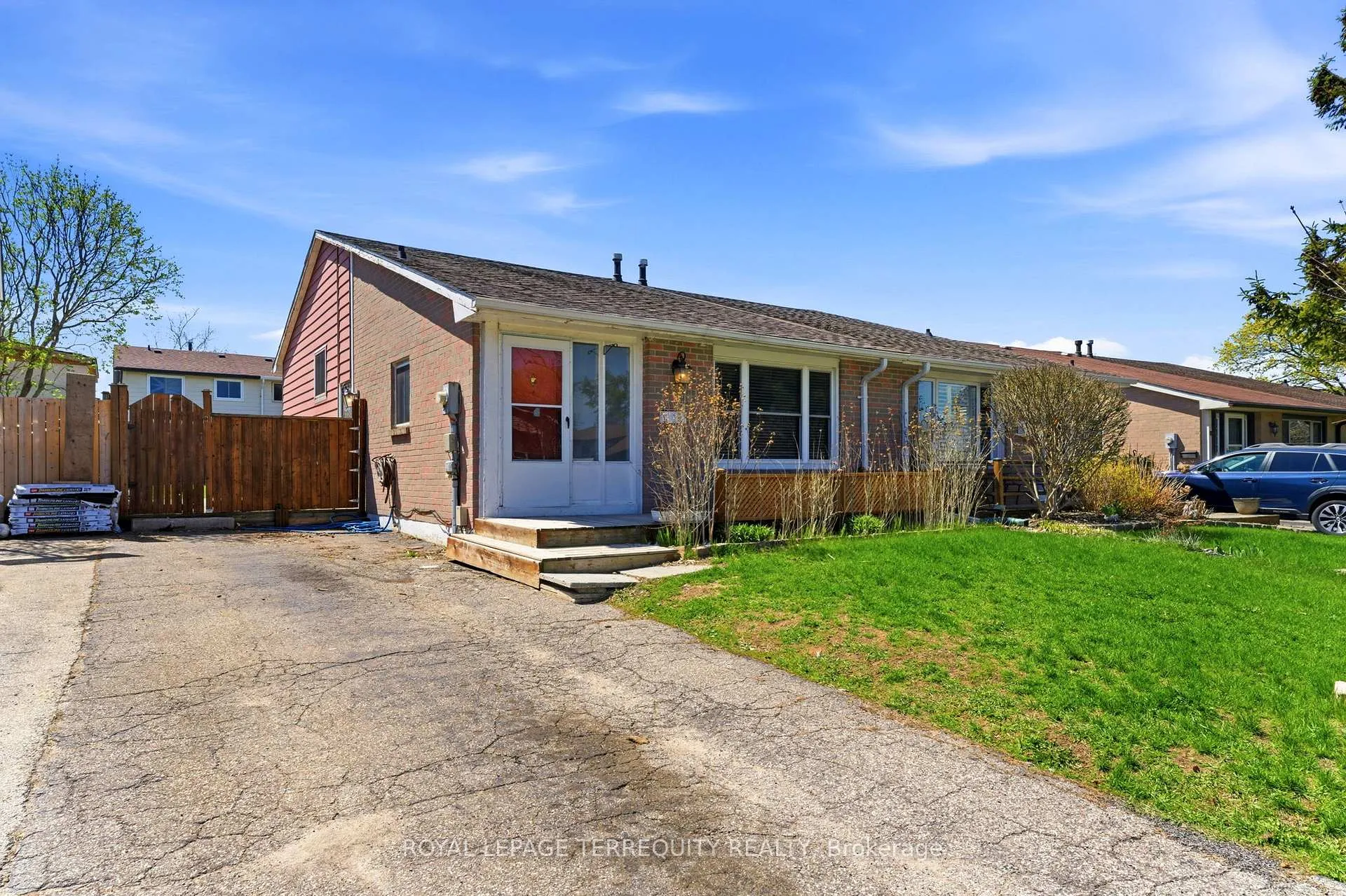 Photo 1 of 12 Roman Crescent, Brantford, Mayfair — HOMEH