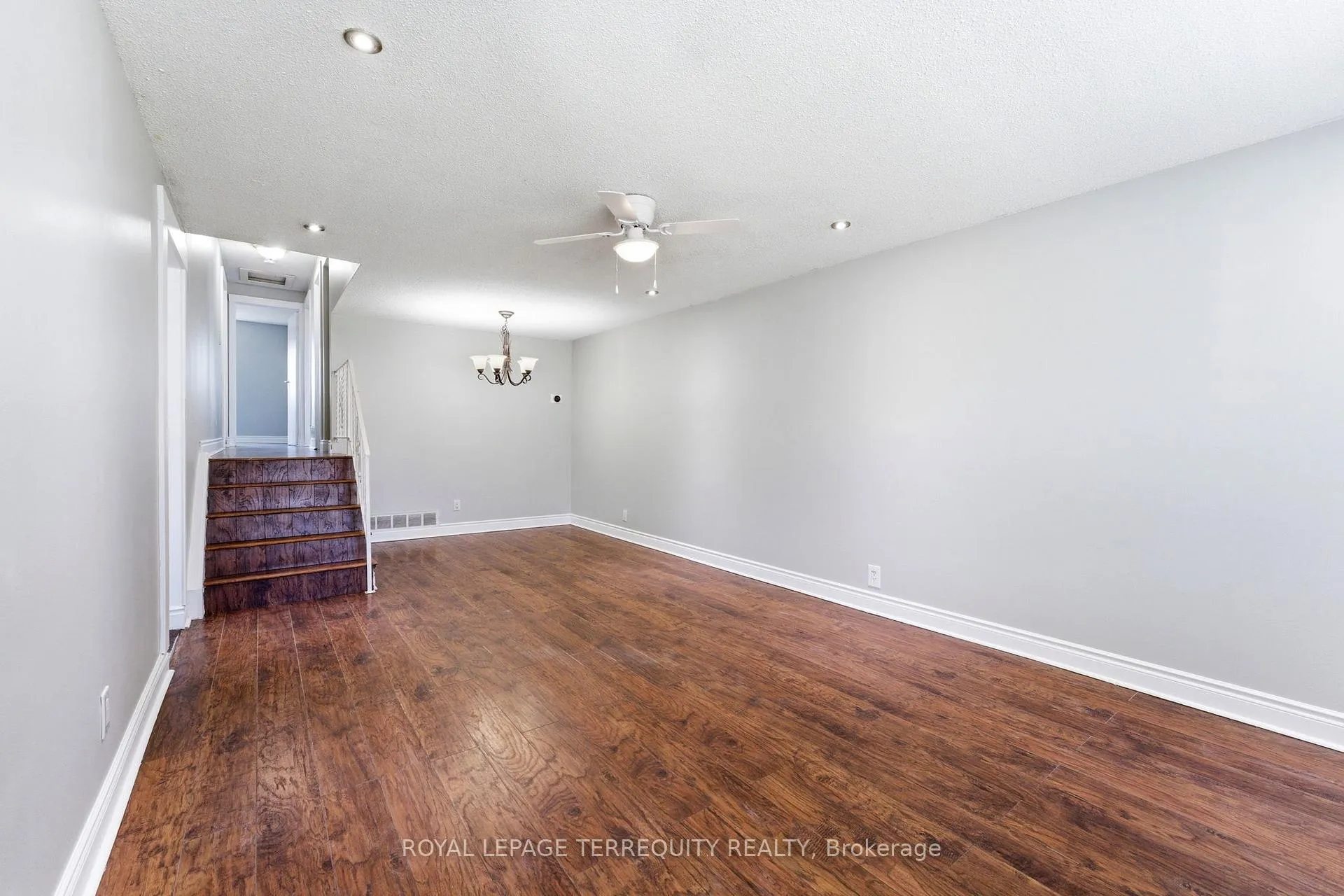 Photo 6 of 12 Roman Crescent, Brantford, Mayfair — HOMEH