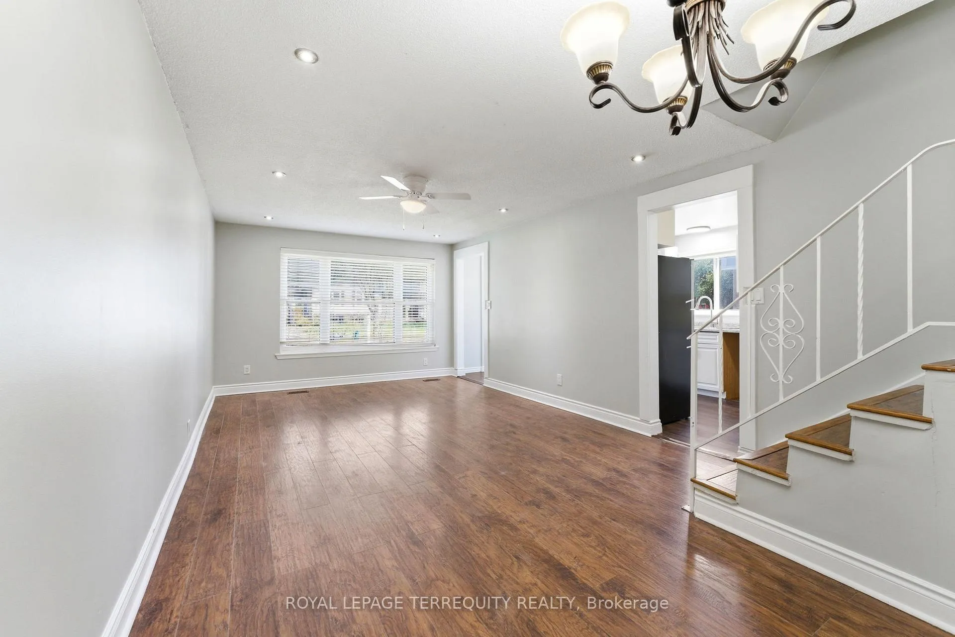 Photo 7 of 12 Roman Crescent, Brantford, Mayfair — HOMEH