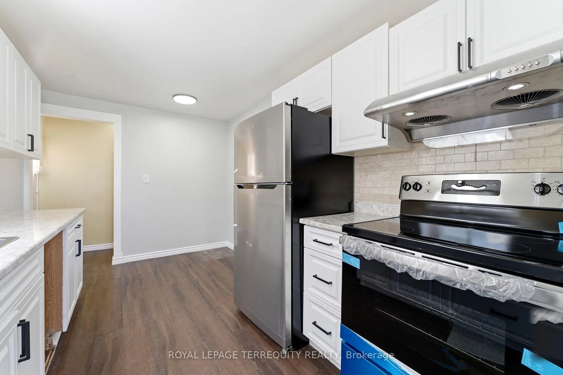 Photo 9 of 12 Roman Crescent, Brantford, Mayfair — HOMEH