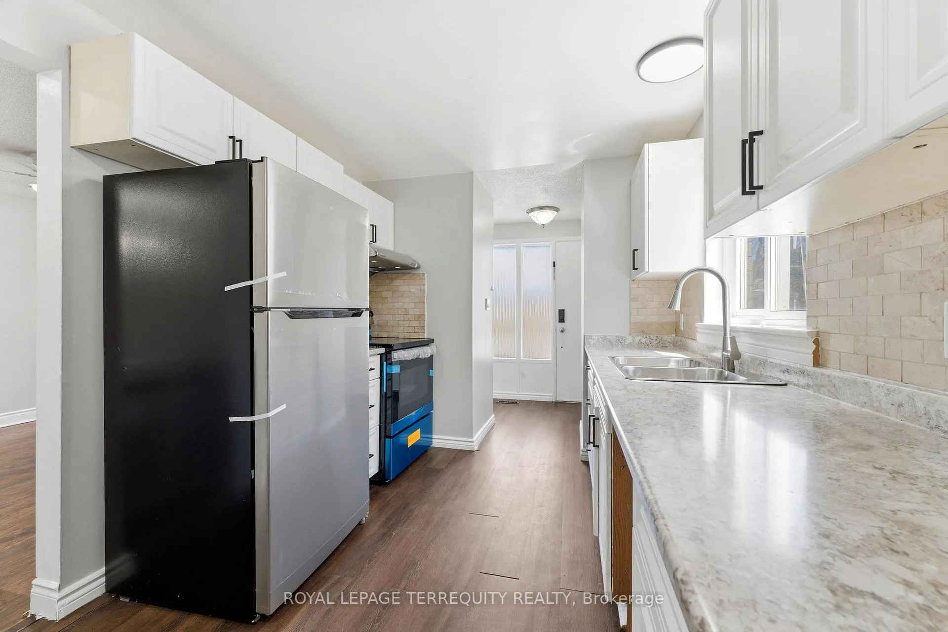 Photo 10 of 12 Roman Crescent, Brantford, Mayfair — HOMEH