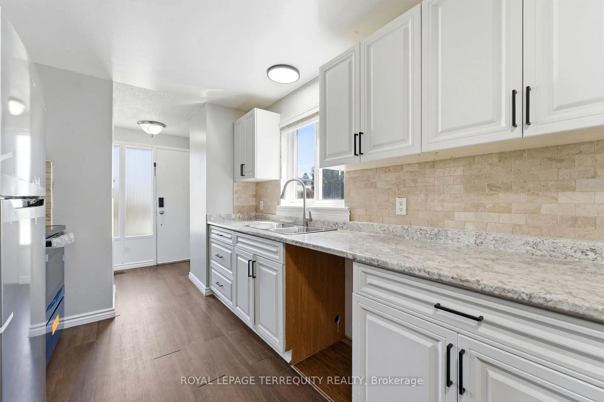 Photo 11 of 12 Roman Crescent, Brantford, Mayfair — HOMEH