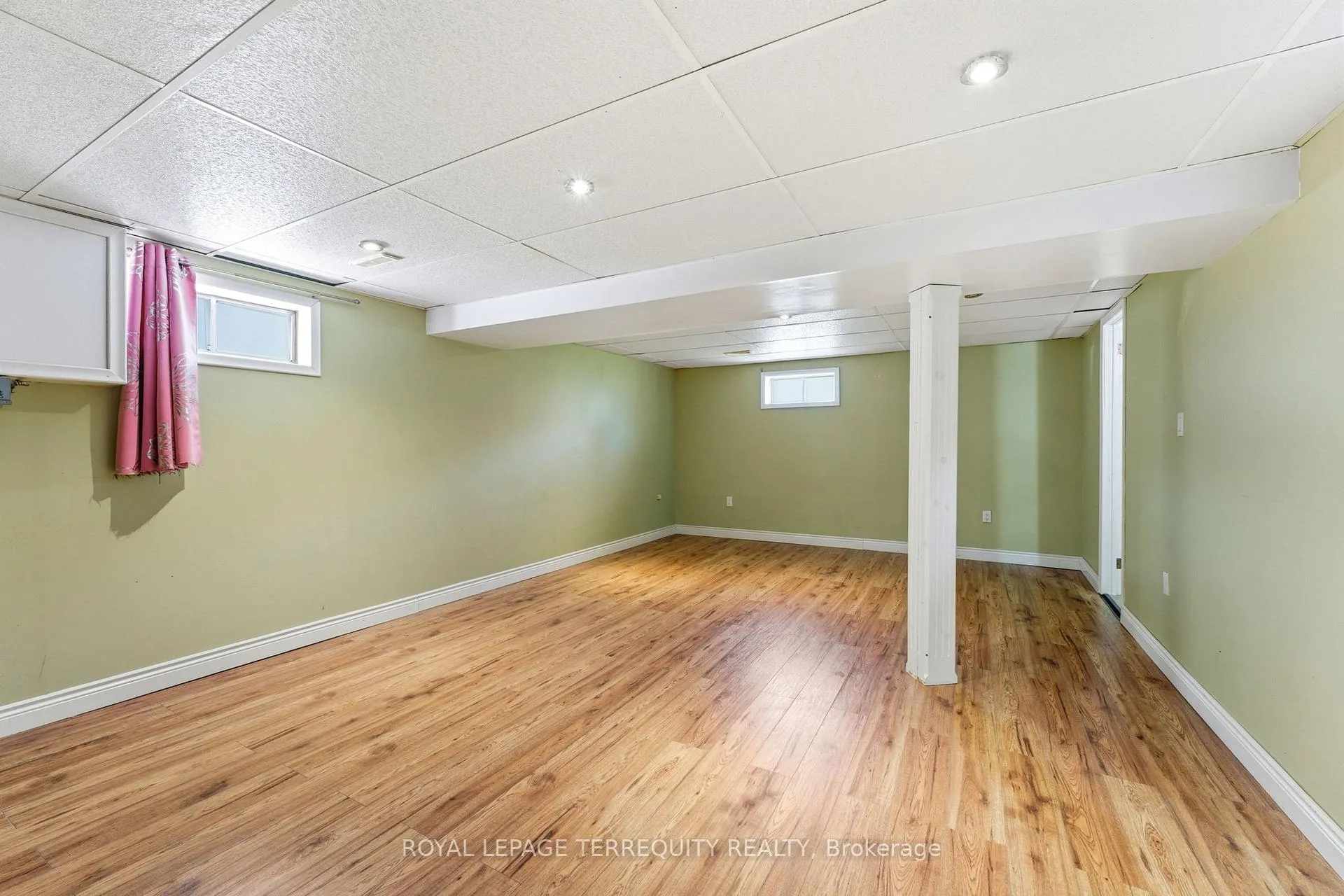 Photo 17 of 12 Roman Crescent, Brantford, Mayfair — HOMEH