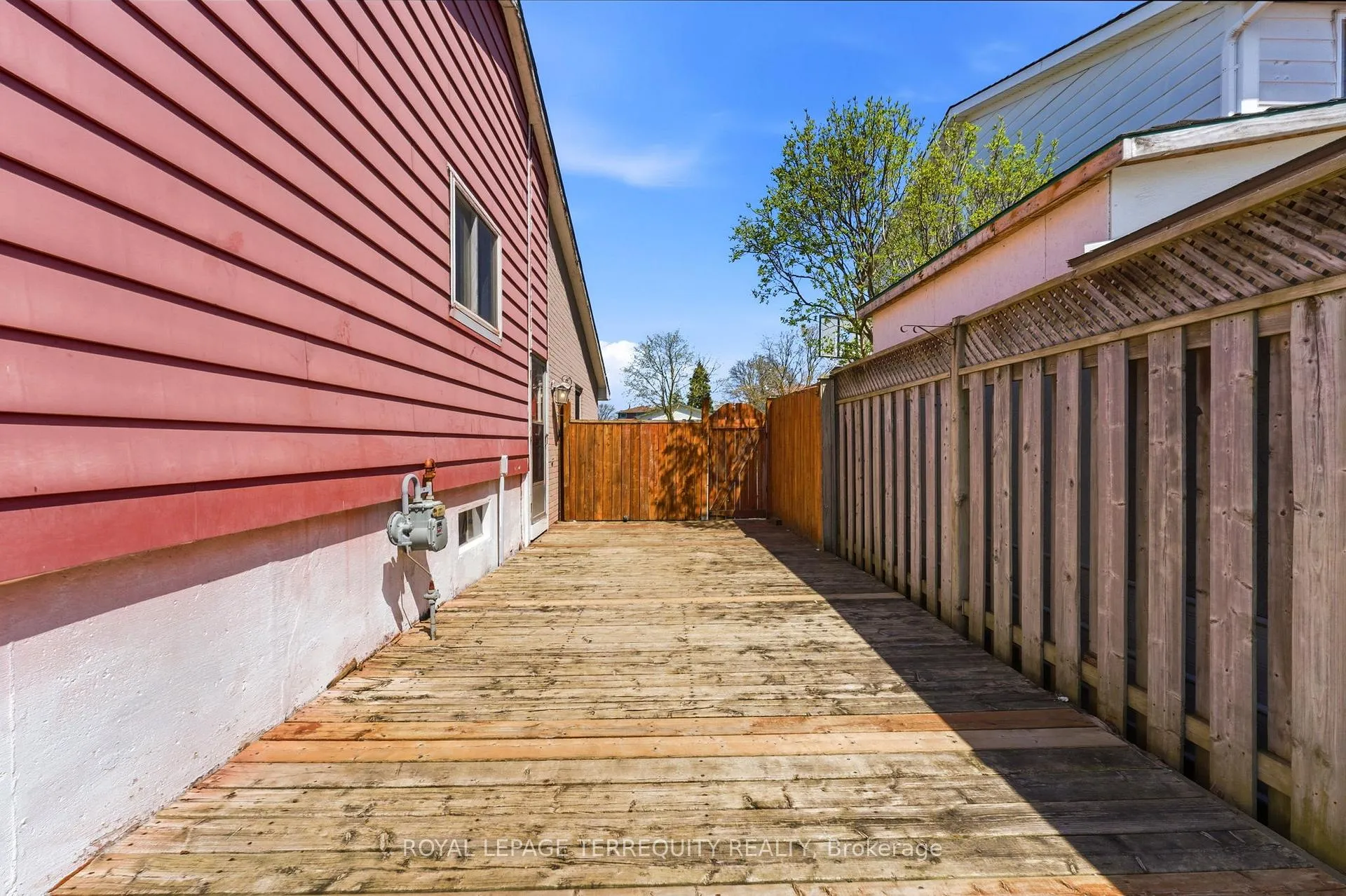 Photo 21 of 12 Roman Crescent, Brantford, Mayfair — HOMEH