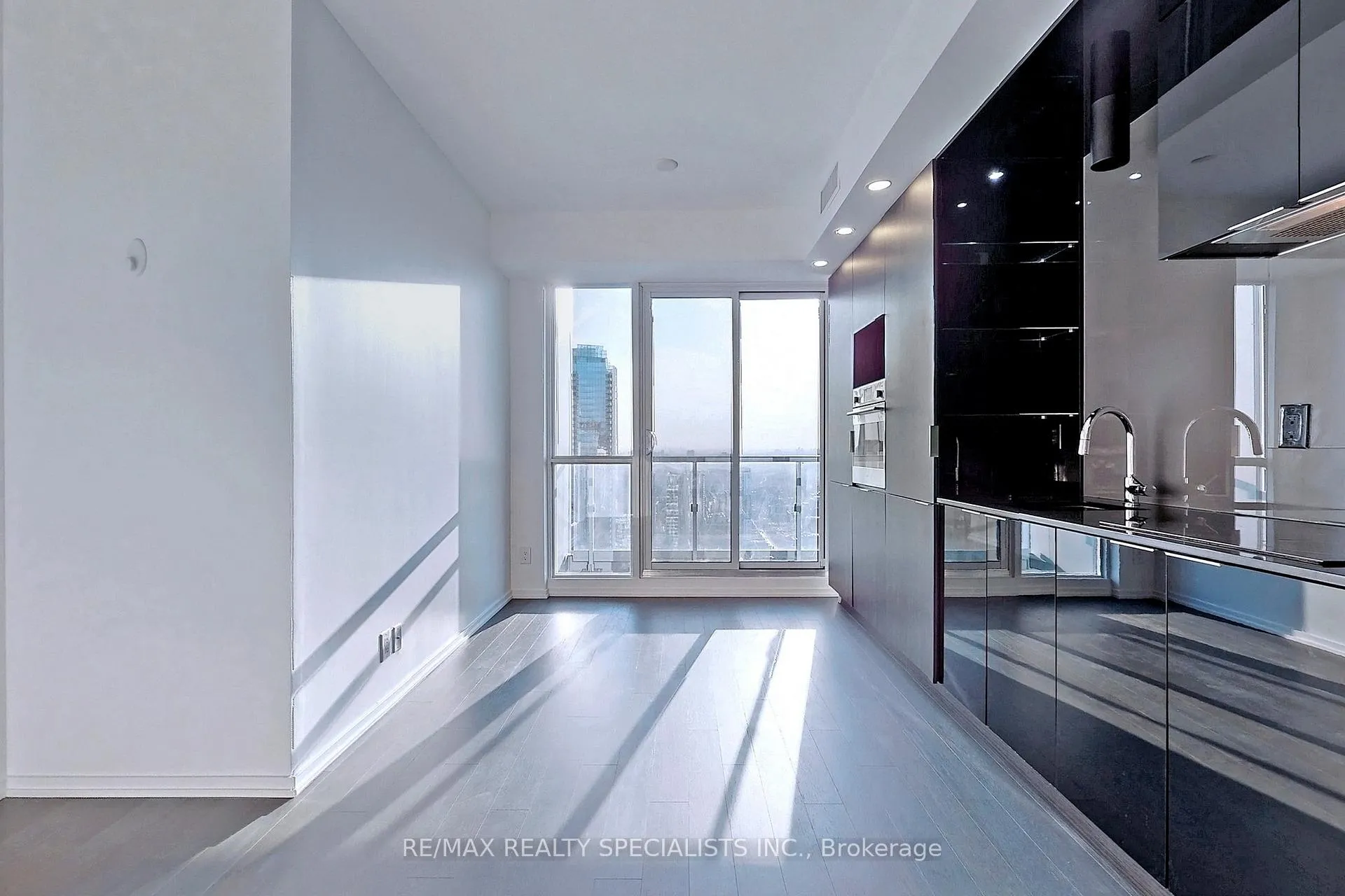 Photo 7 of Unit 5312, 70 Temperance Street, Toronto, Bay Street Corridor — HOMEH
