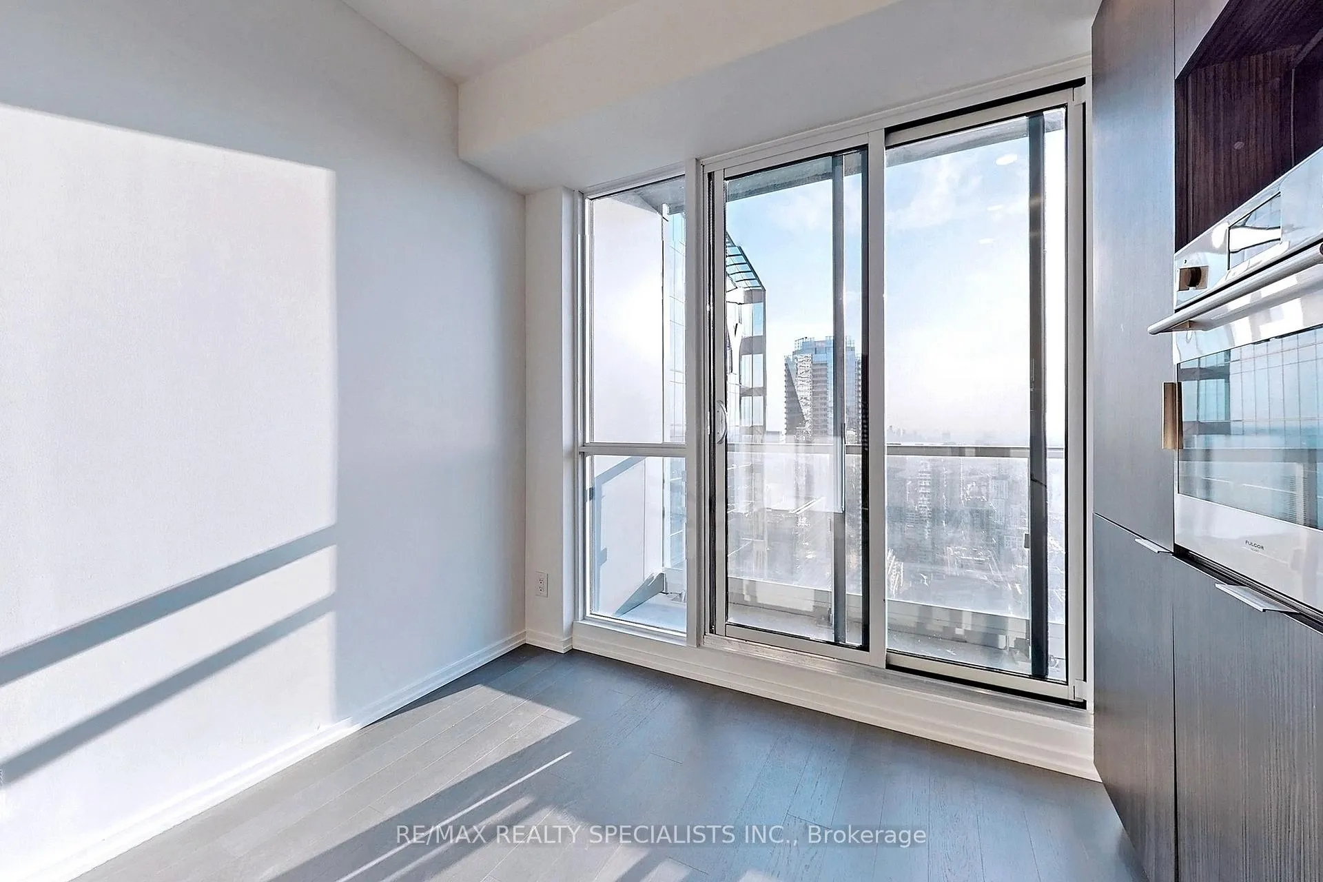 Photo 8 of Unit 5312, 70 Temperance Street, Toronto, Bay Street Corridor — HOMEH