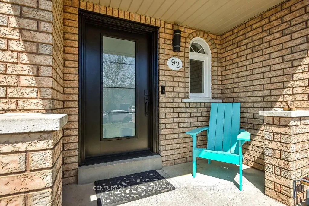Photo 2 of 92 Cunningham Drive, Barrie, Ardagh — HOMEH