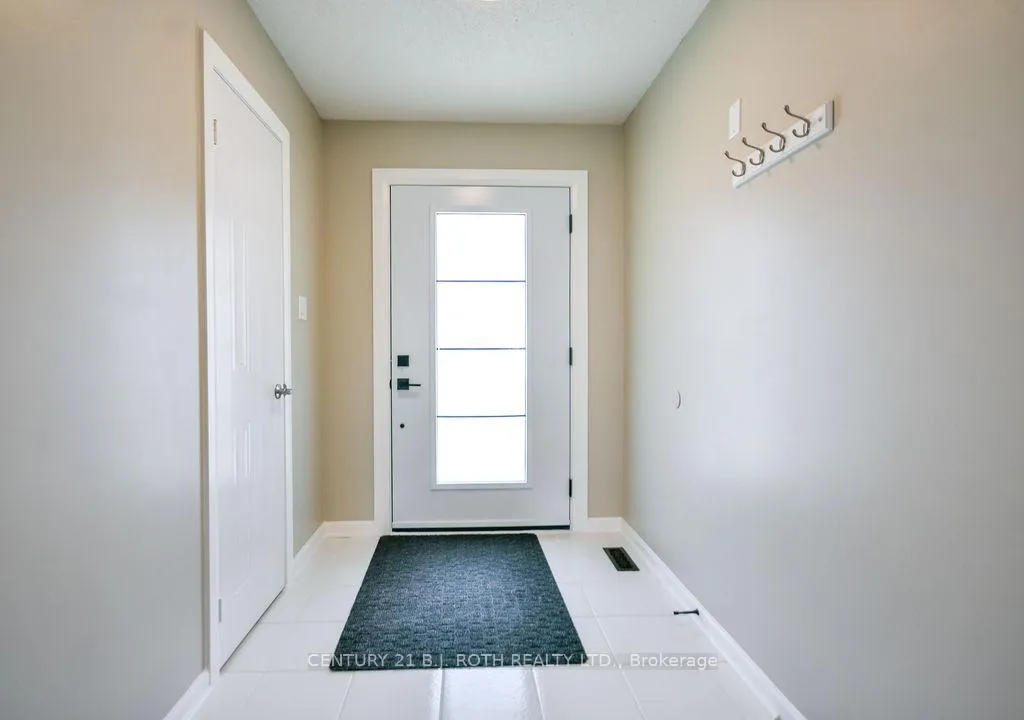 Photo 3 of 92 Cunningham Drive, Barrie, Ardagh — HOMEH