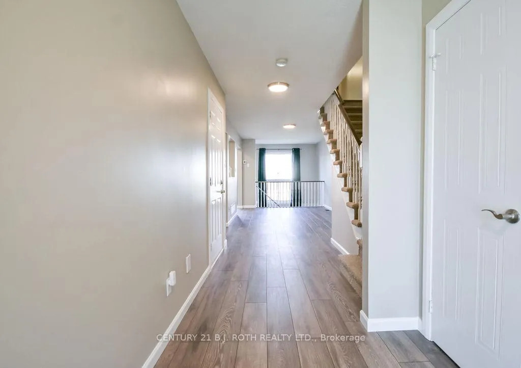 Photo 4 of 92 Cunningham Drive, Barrie, Ardagh — HOMEH
