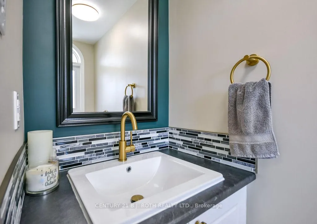 Photo 5 of 92 Cunningham Drive, Barrie, Ardagh — HOMEH