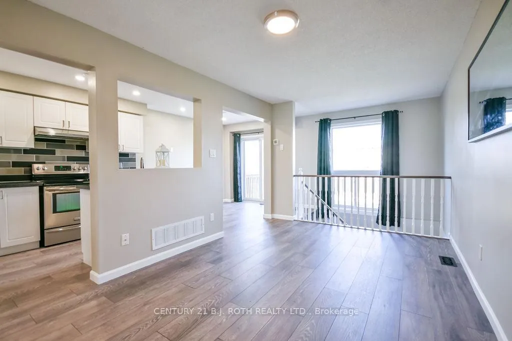 Photo 7 of 92 Cunningham Drive, Barrie, Ardagh — HOMEH
