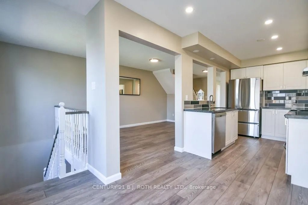 Photo 12 of 92 Cunningham Drive, Barrie, Ardagh — HOMEH