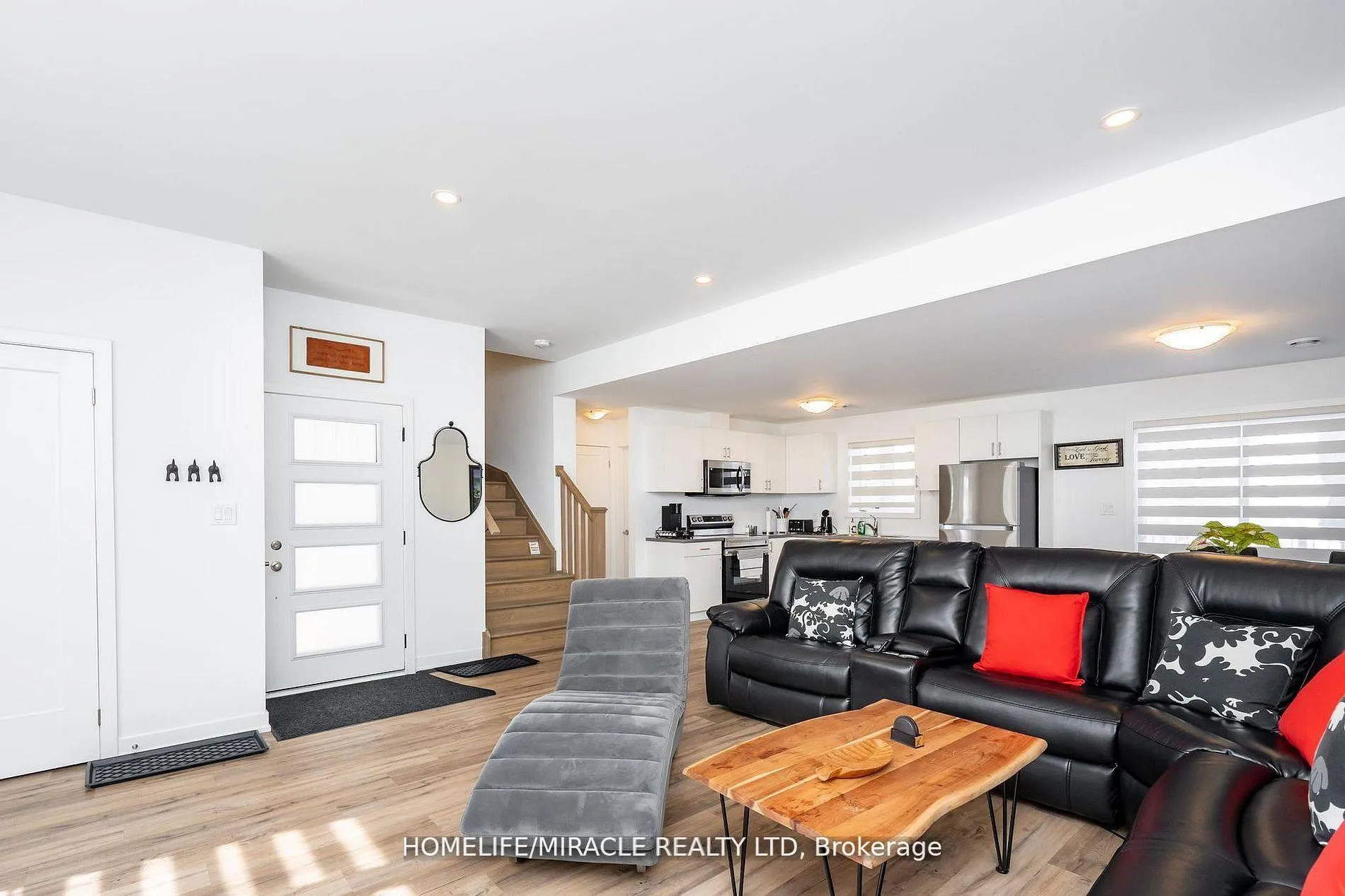 Photo 3 of Unit 825, 4263 Fourth Avenue, Niagara Falls, Downtown — HOMEH