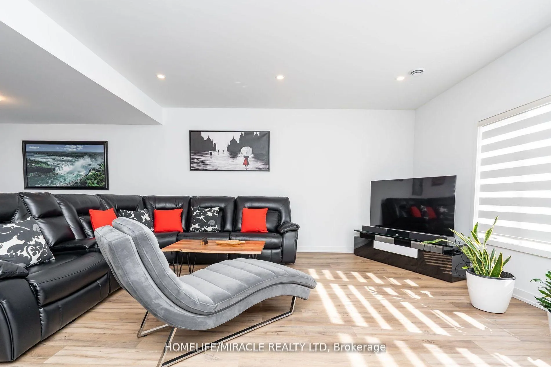 Photo 4 of Unit 825, 4263 Fourth Avenue, Niagara Falls, Downtown — HOMEH
