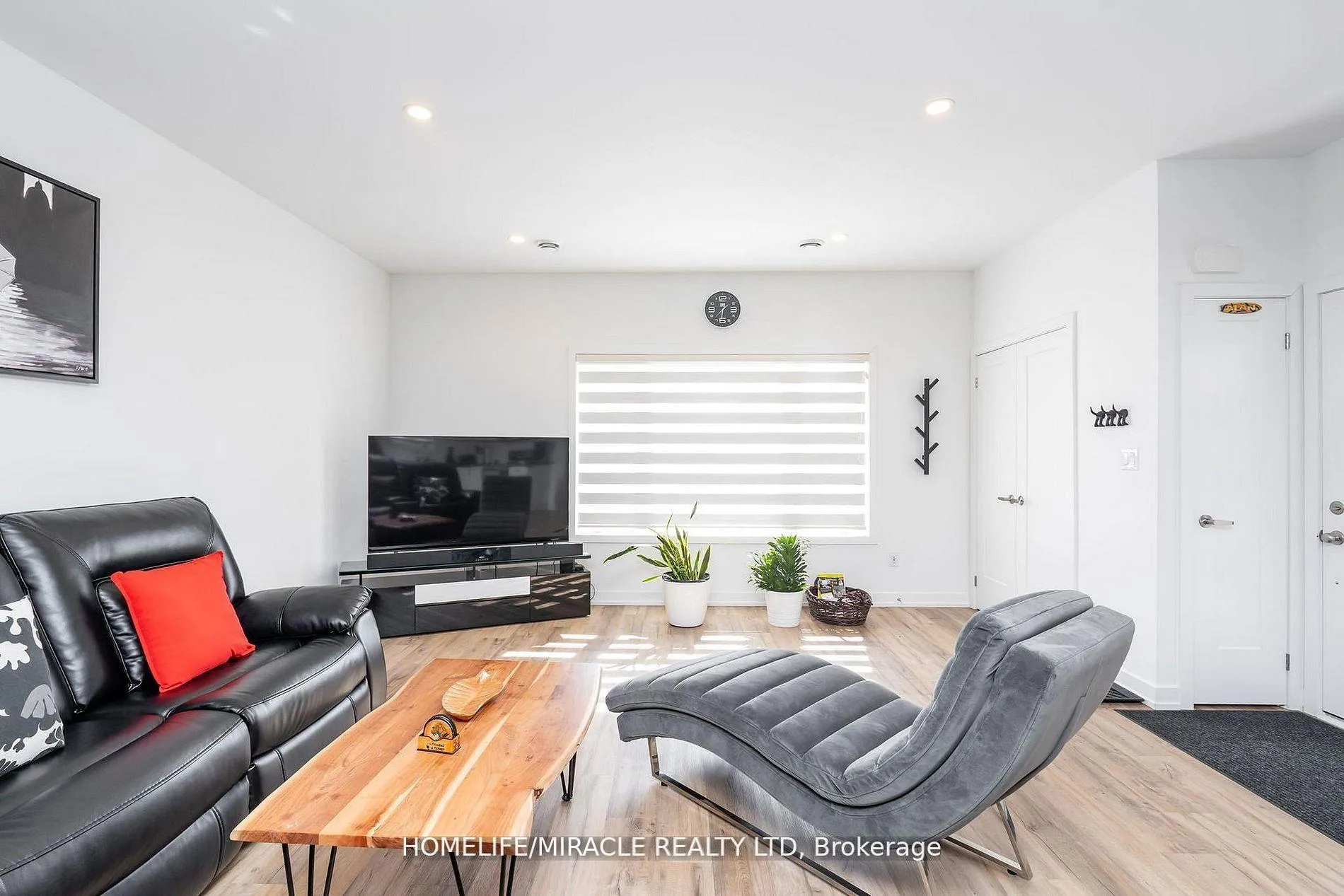 Photo 6 of Unit 825, 4263 Fourth Avenue, Niagara Falls, Downtown — HOMEH