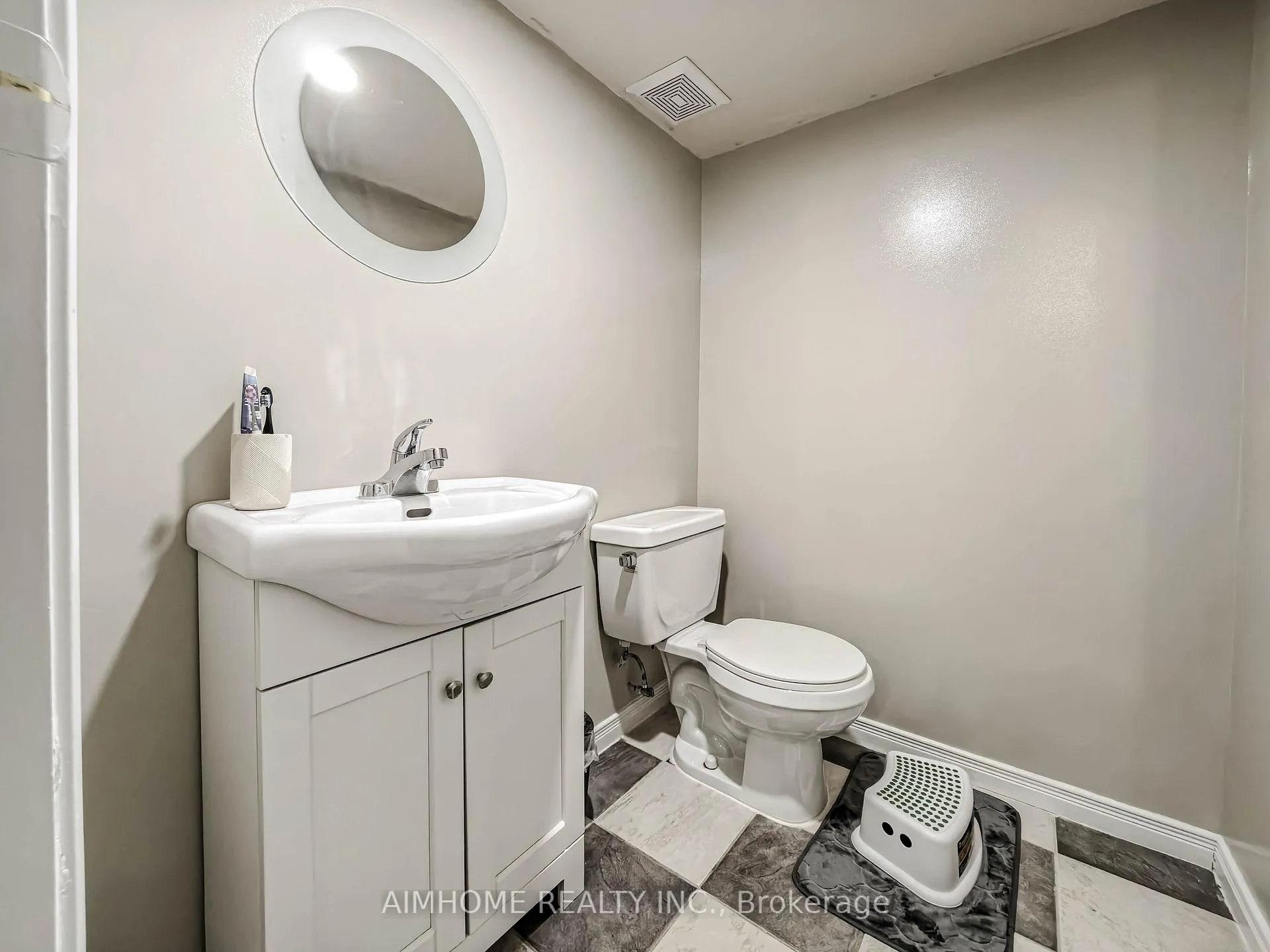 Photo 35 of 16 Chasser Drive, Markham, Greensborough — HOMEH