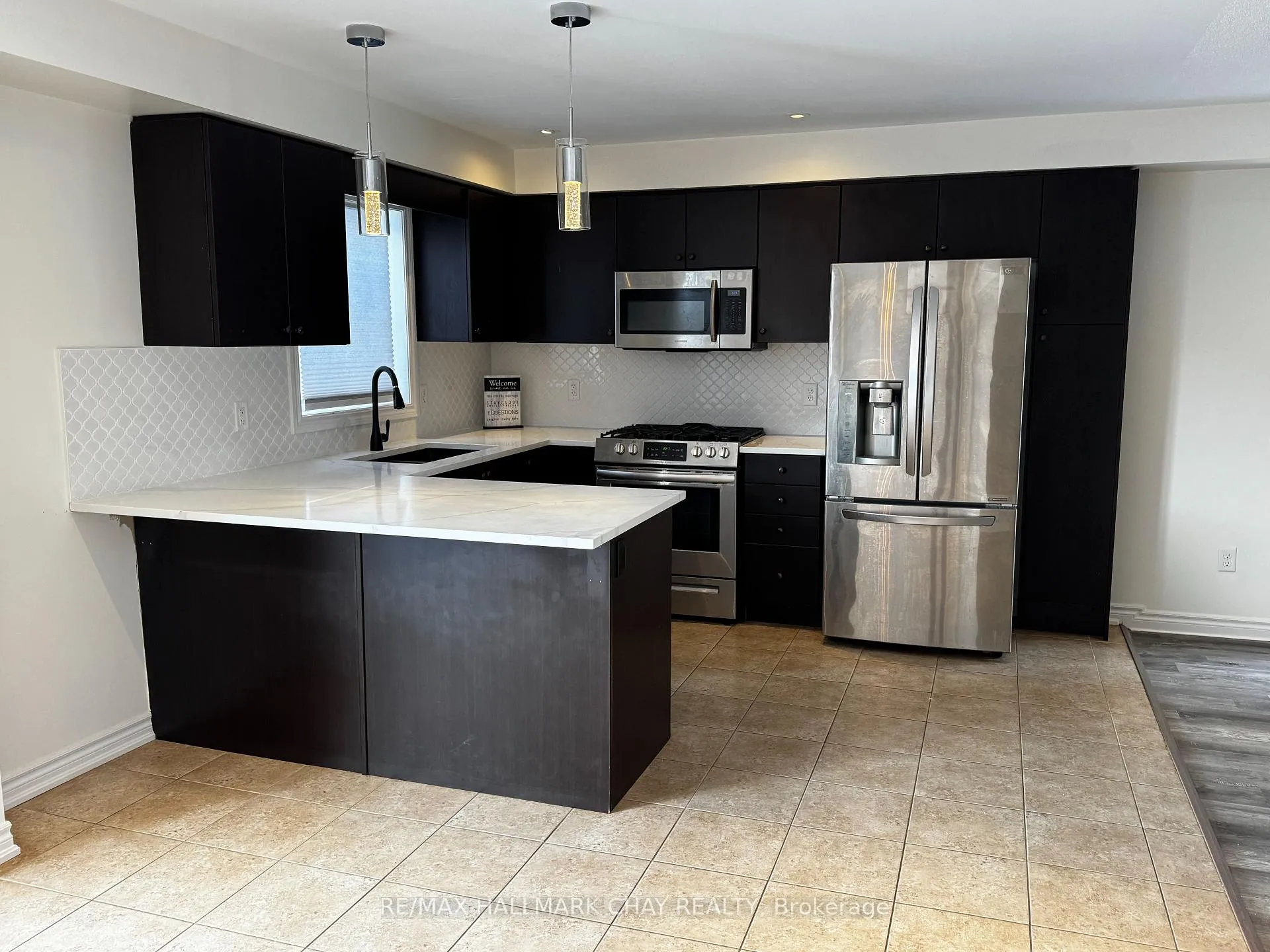 Photo 2 of 77 White Crescent, Barrie, Holly — HOMEH
