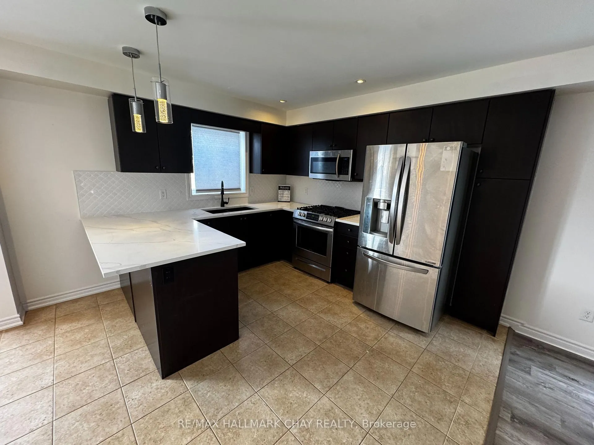 Photo 3 of 77 White Crescent, Barrie, Holly — HOMEH