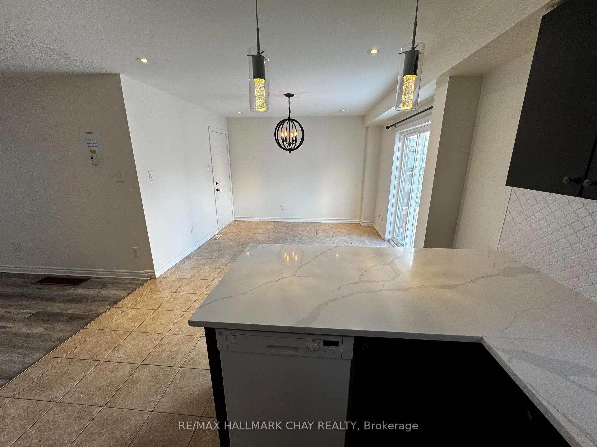 Photo 4 of 77 White Crescent, Barrie, Holly — HOMEH
