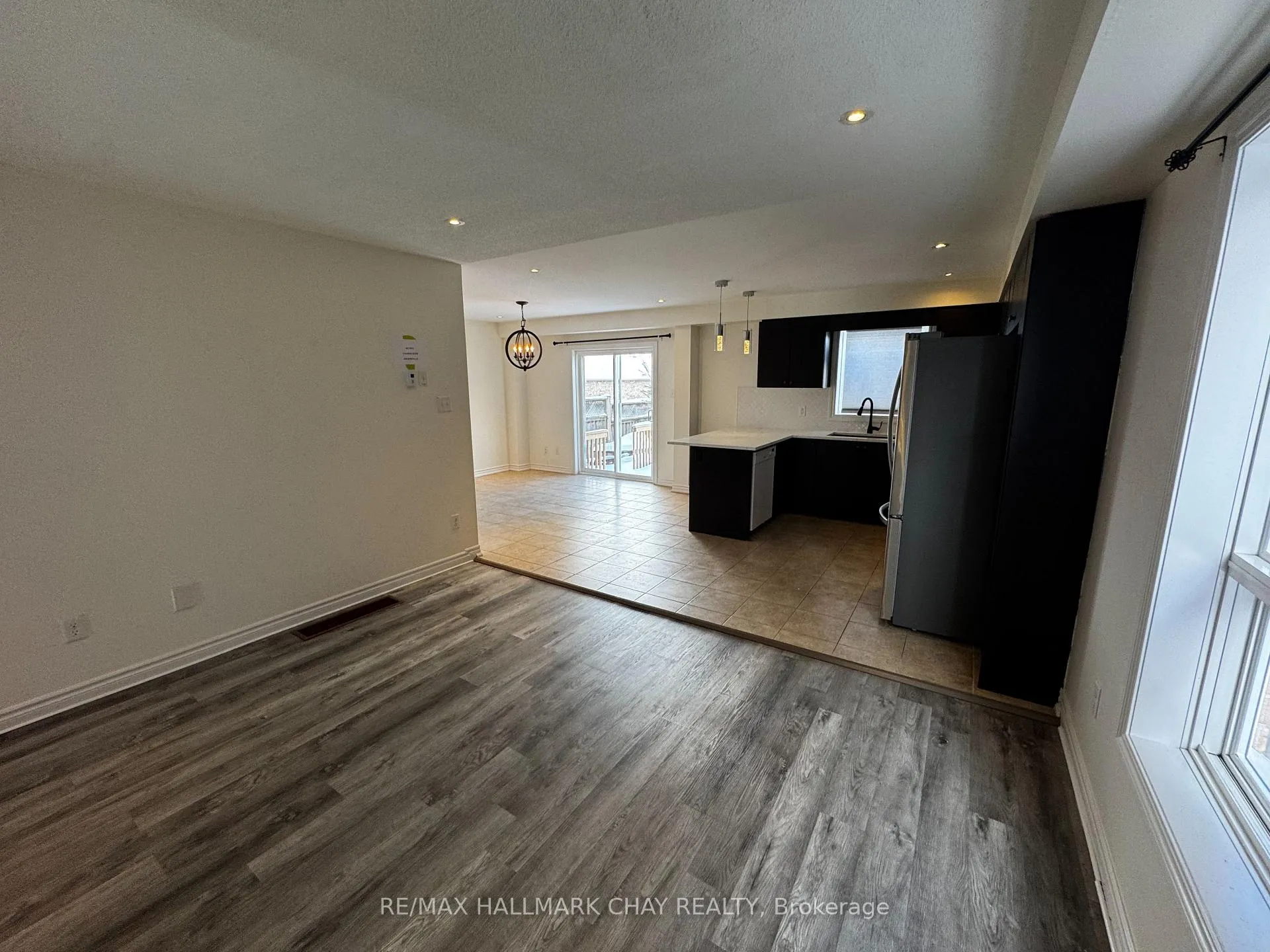 Photo 6 of 77 White Crescent, Barrie, Holly — HOMEH