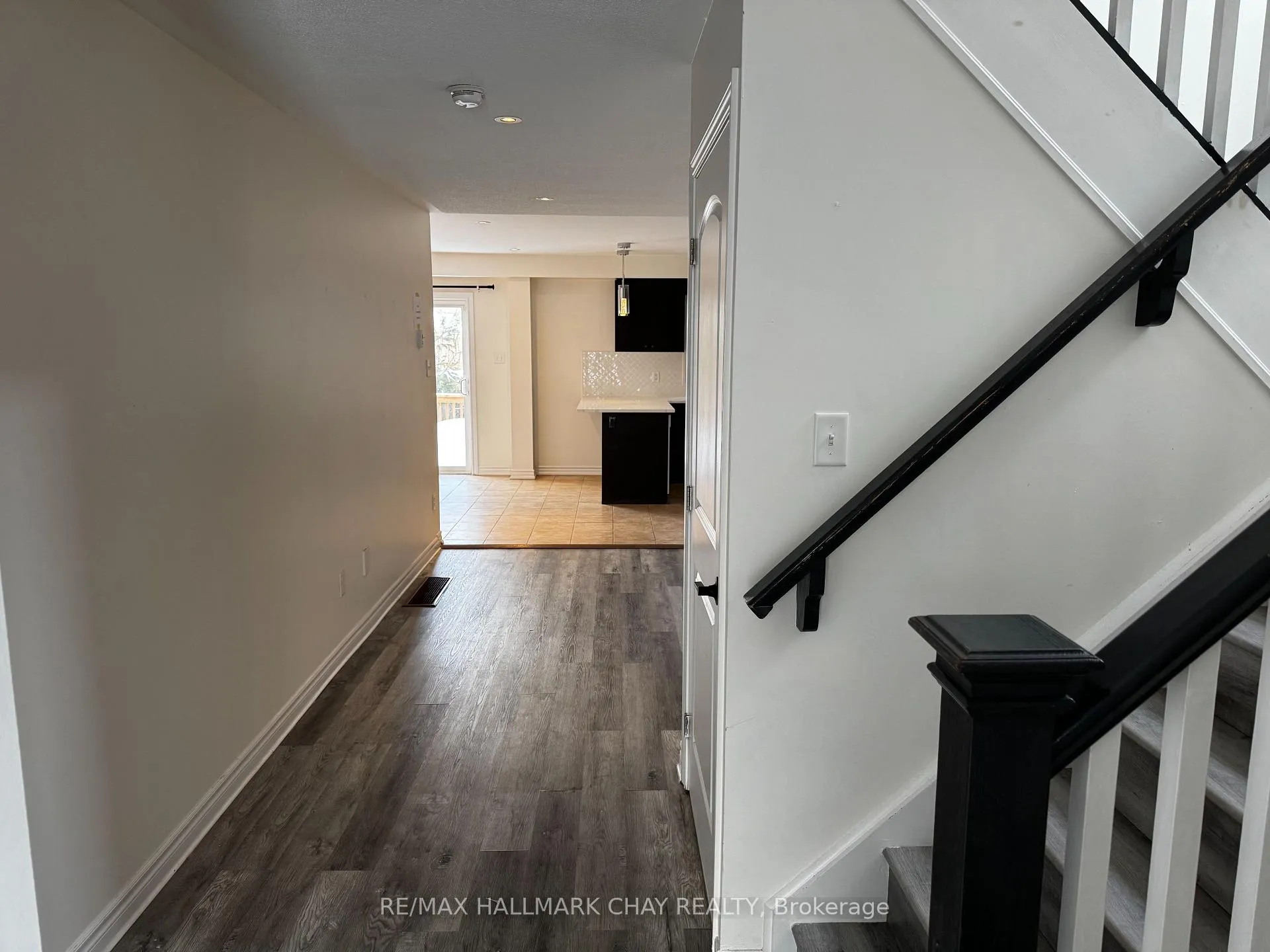 Photo 9 of 77 White Crescent, Barrie, Holly — HOMEH