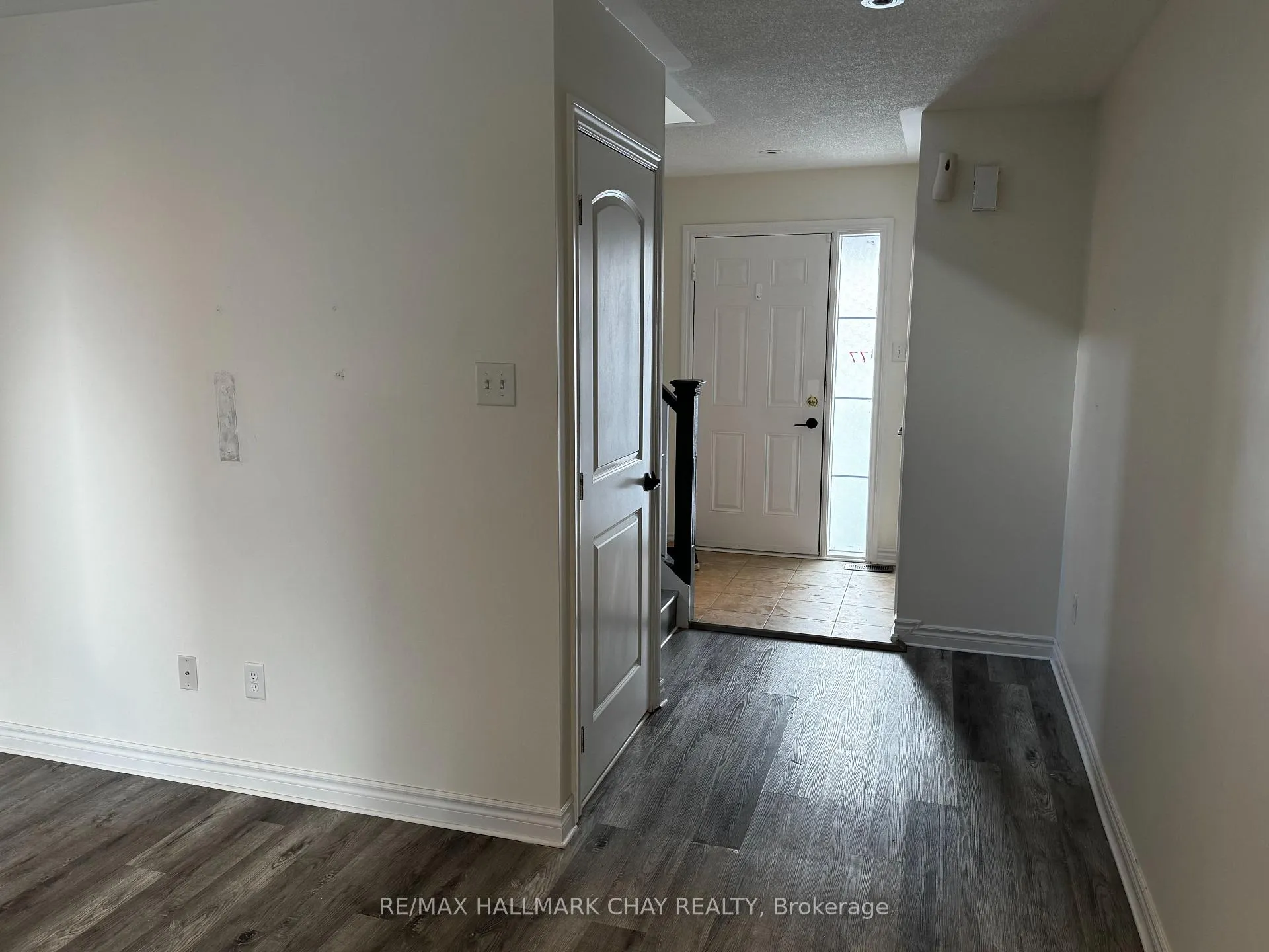 Photo 10 of 77 White Crescent, Barrie, Holly — HOMEH