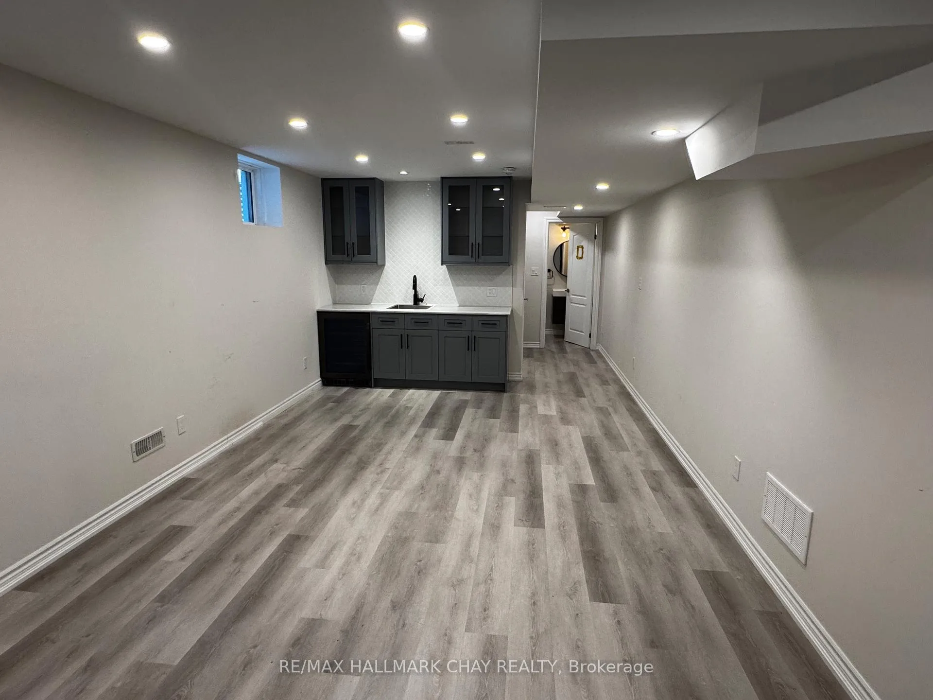 Photo 13 of 77 White Crescent, Barrie, Holly — HOMEH