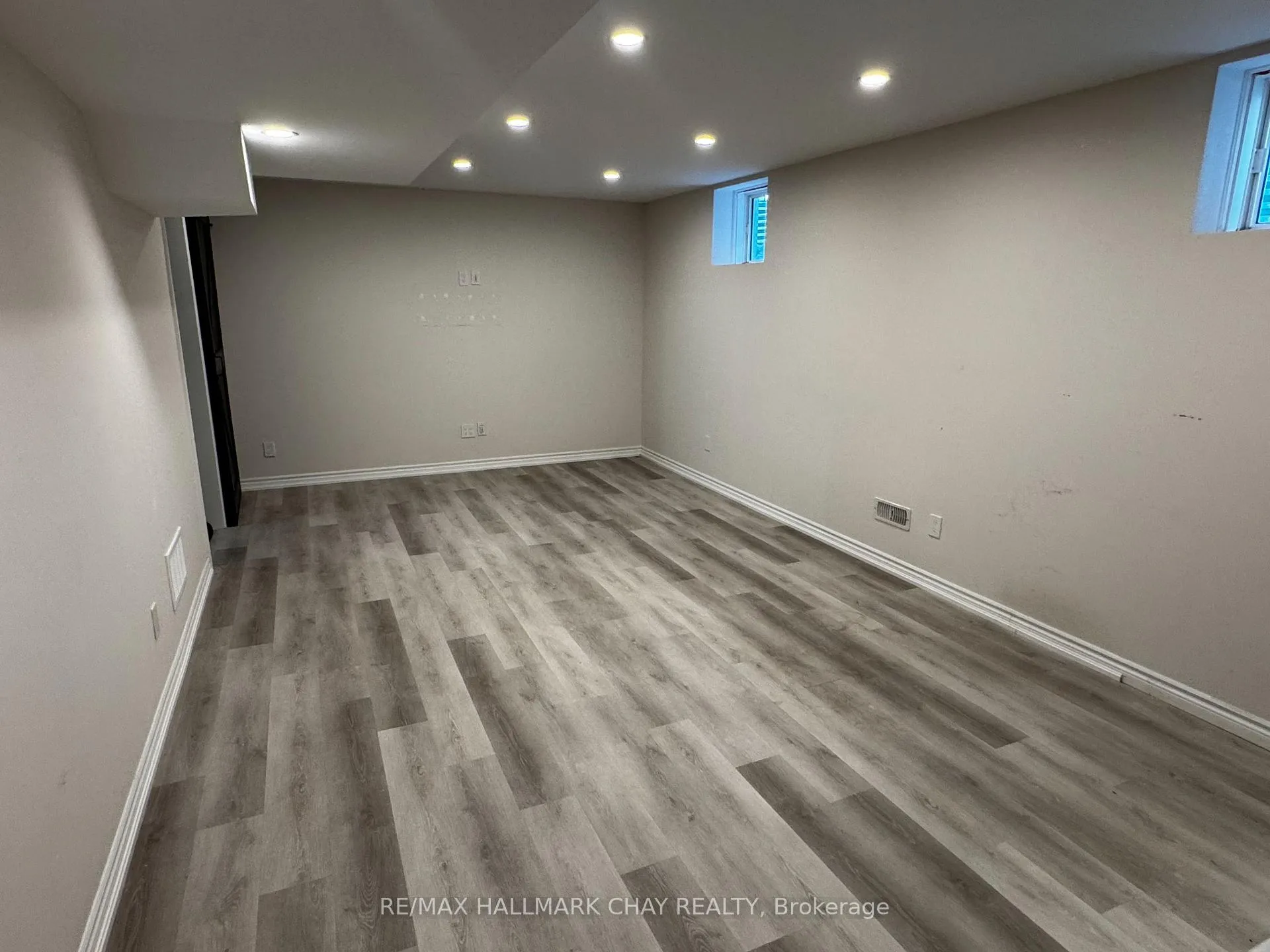 Photo 14 of 77 White Crescent, Barrie, Holly — HOMEH