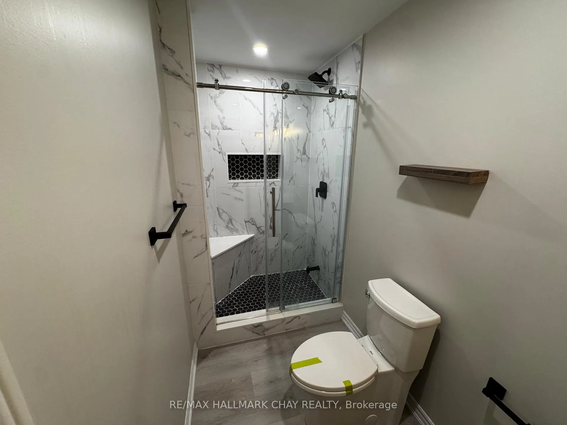 Photo 15 of 77 White Crescent, Barrie, Holly — HOMEH