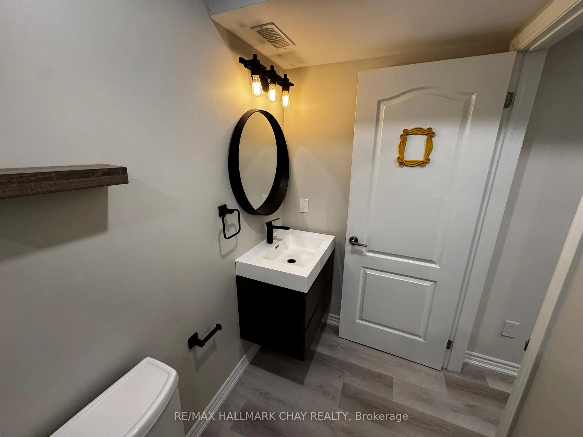 Photo 17 of 77 White Crescent, Barrie, Holly — HOMEH