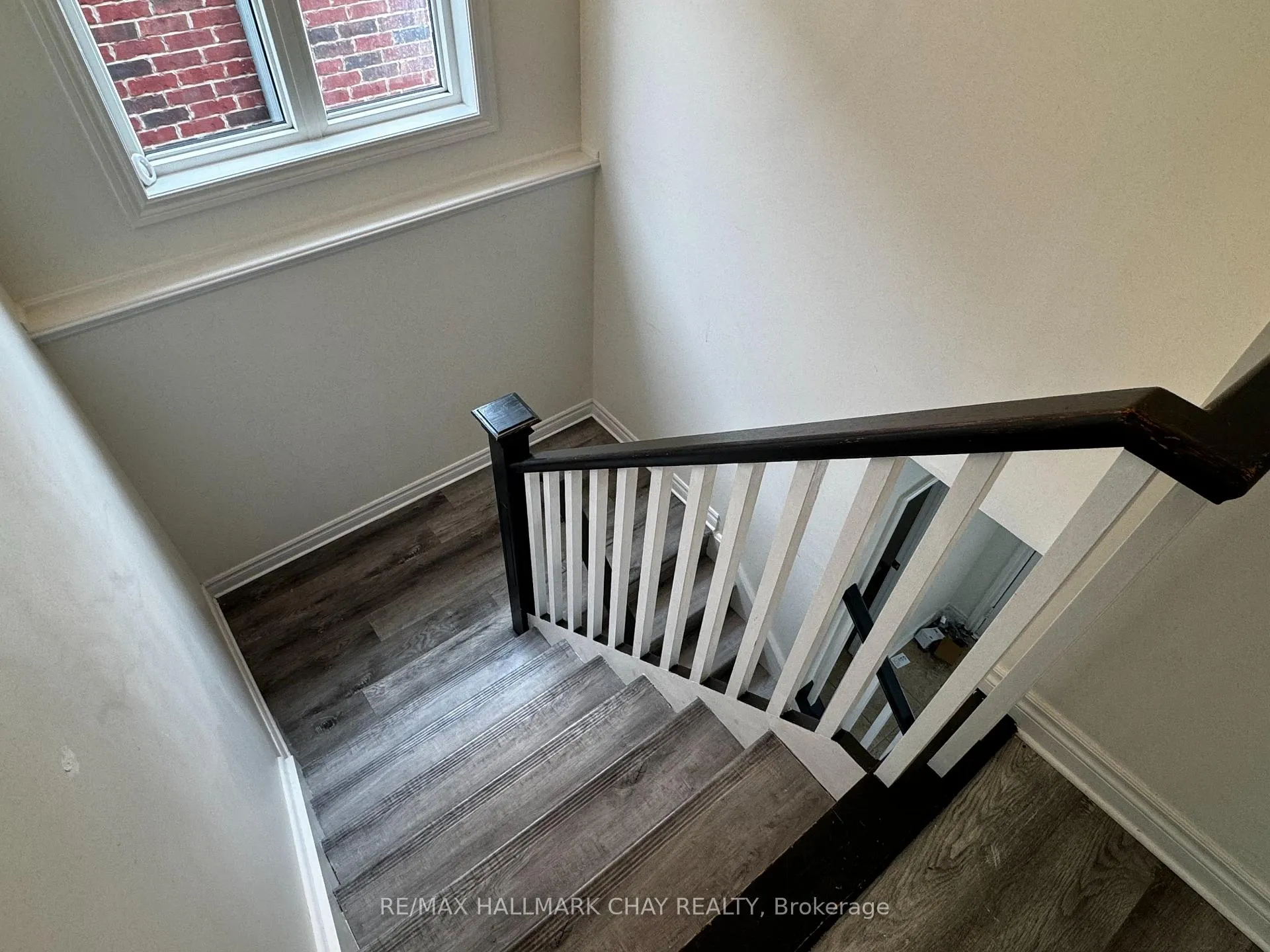 Photo 18 of 77 White Crescent, Barrie, Holly — HOMEH