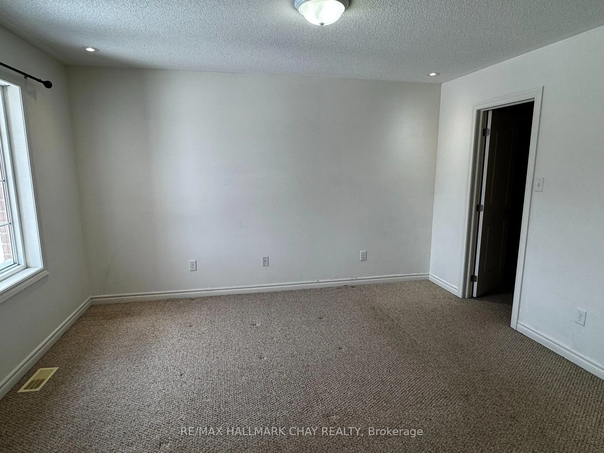 Photo 22 of 77 White Crescent, Barrie, Holly — HOMEH