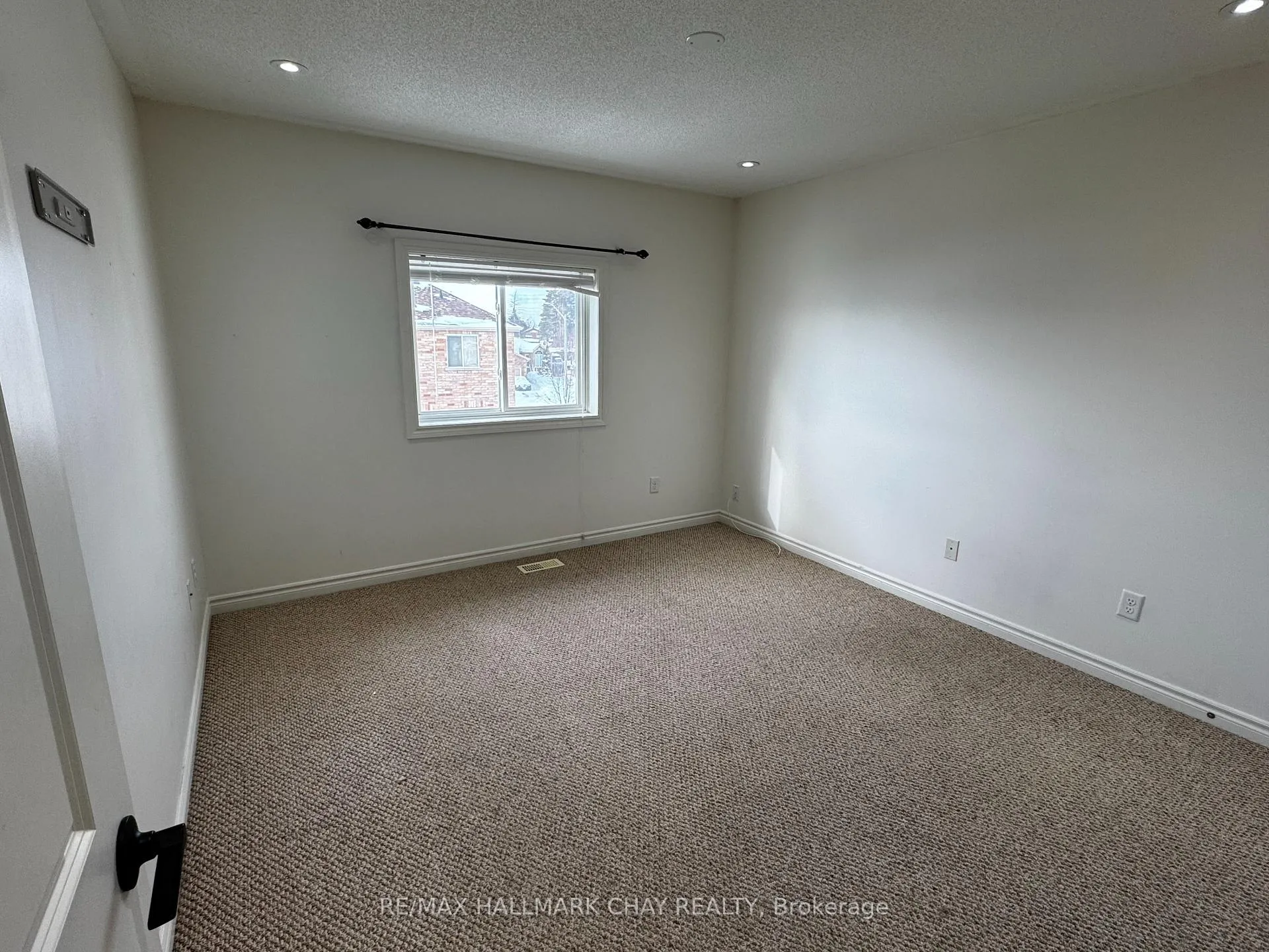 Photo 28 of 77 White Crescent, Barrie, Holly — HOMEH