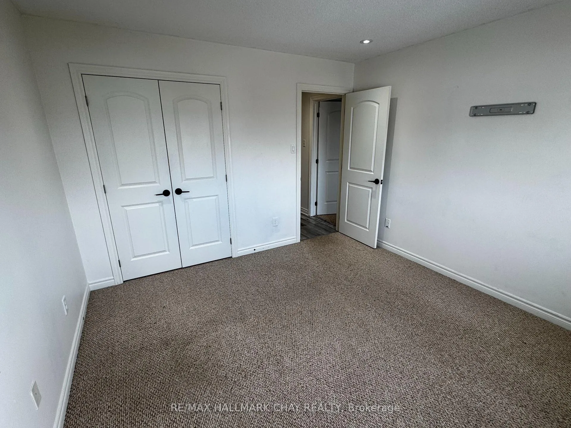 Photo 29 of 77 White Crescent, Barrie, Holly — HOMEH