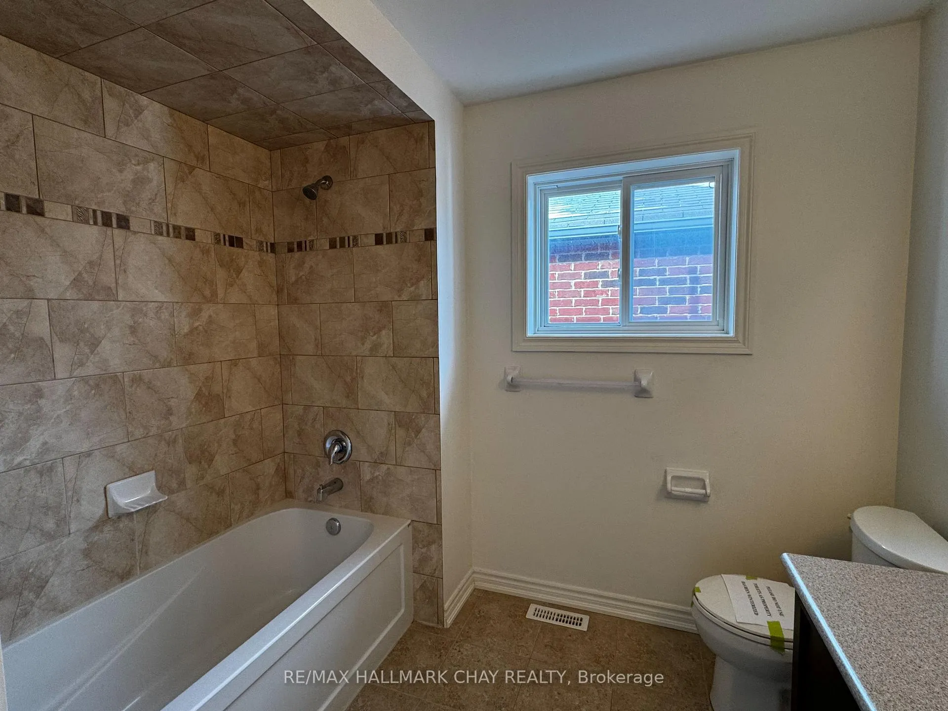 Photo 30 of 77 White Crescent, Barrie, Holly — HOMEH