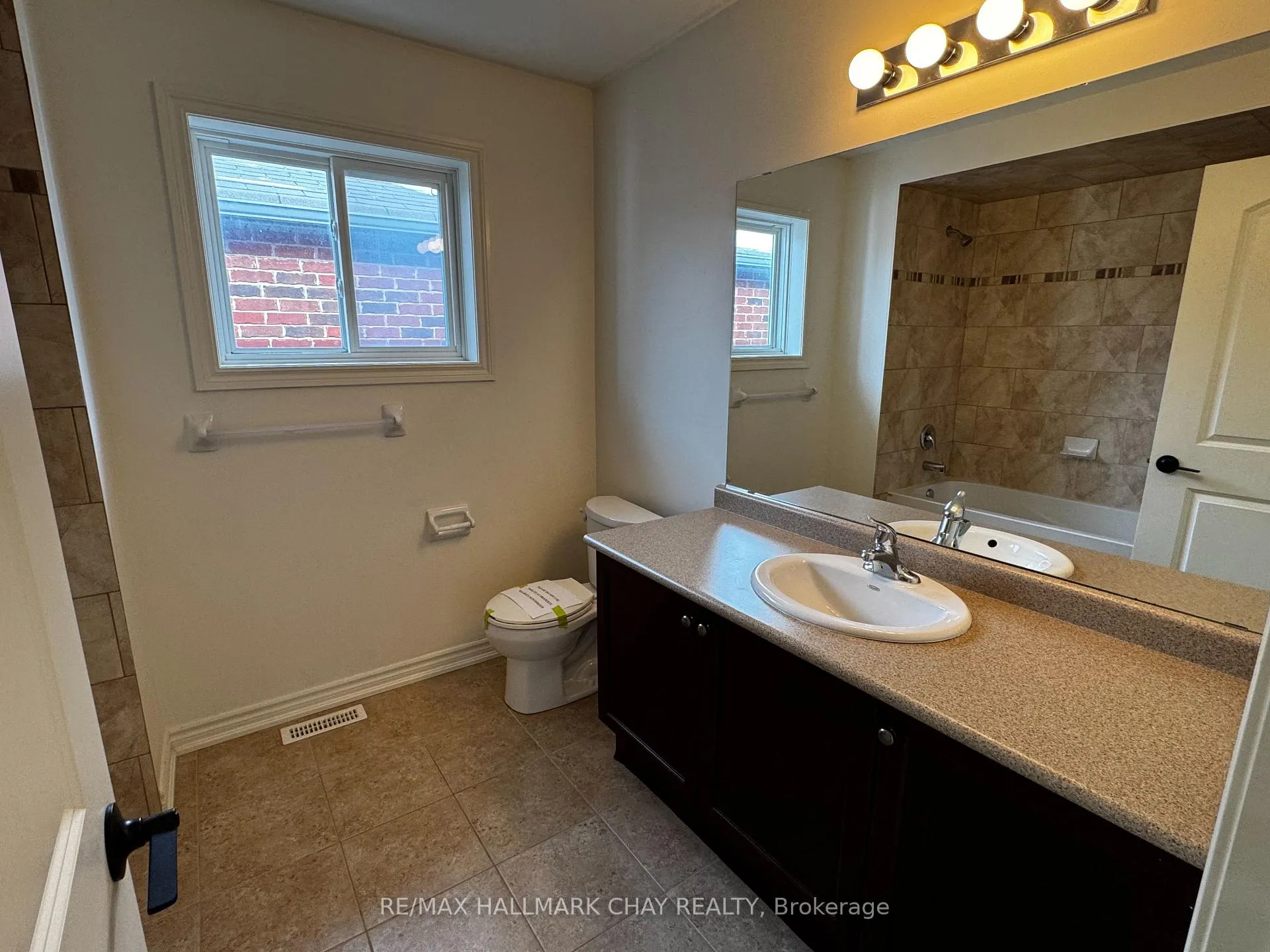 Photo 31 of 77 White Crescent, Barrie, Holly — HOMEH