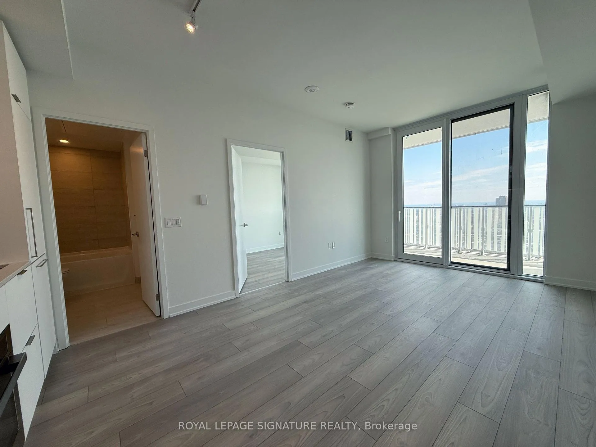 Photo 4 of Unit 1713, 1 Fairview Road E, Mississauga, Mississauga Valleys — HOMEH