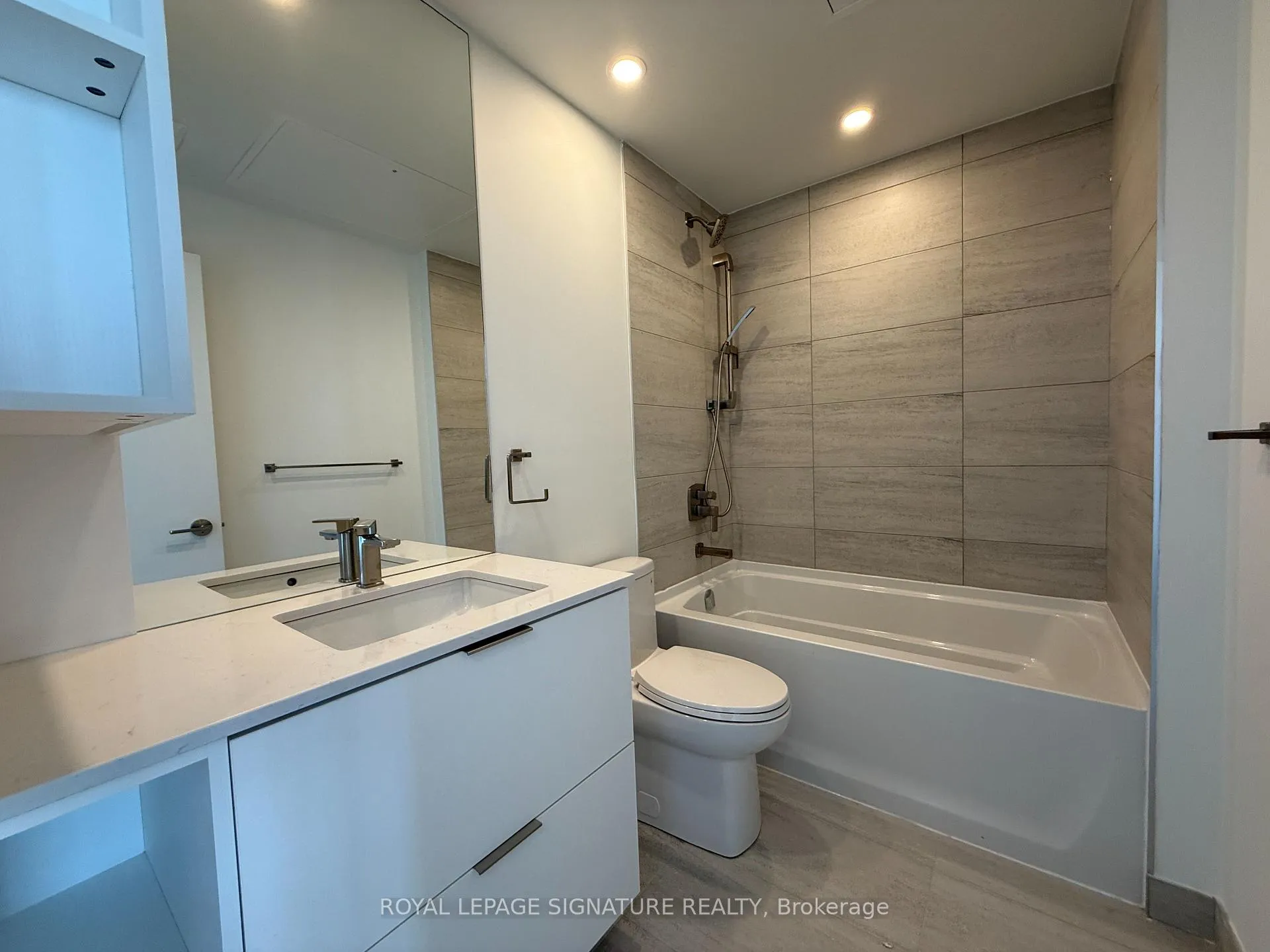 Photo 5 of Unit 1713, 1 Fairview Road E, Mississauga, Mississauga Valleys — HOMEH