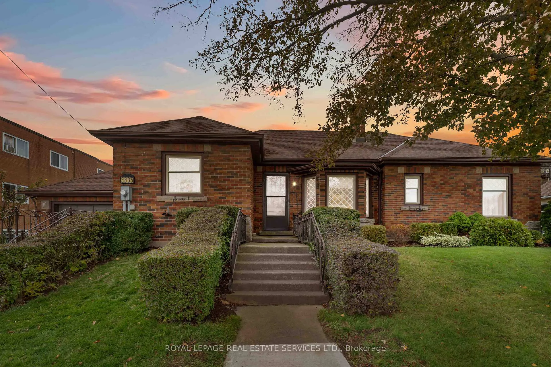 Photo 2 of 3835 Main Street, Niagara Falls, Chippawa — HOMEH