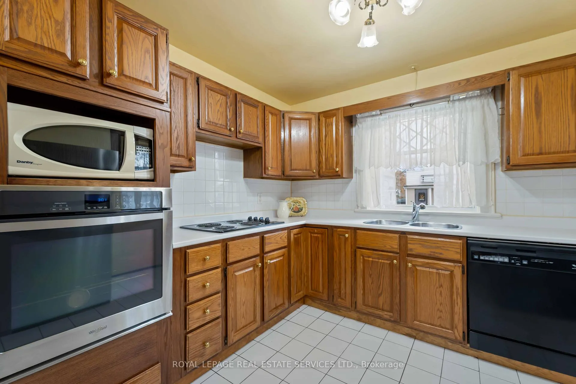 Photo 15 of 3835 Main Street, Niagara Falls, Chippawa — HOMEH
