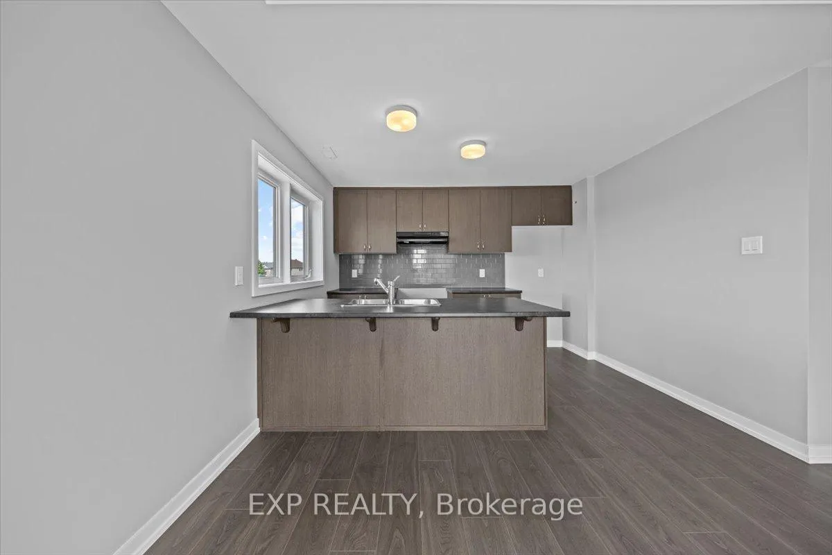 Photo 4 of 212 Tobiano Private, Ottawa, Stittsville (South) — HOMEH