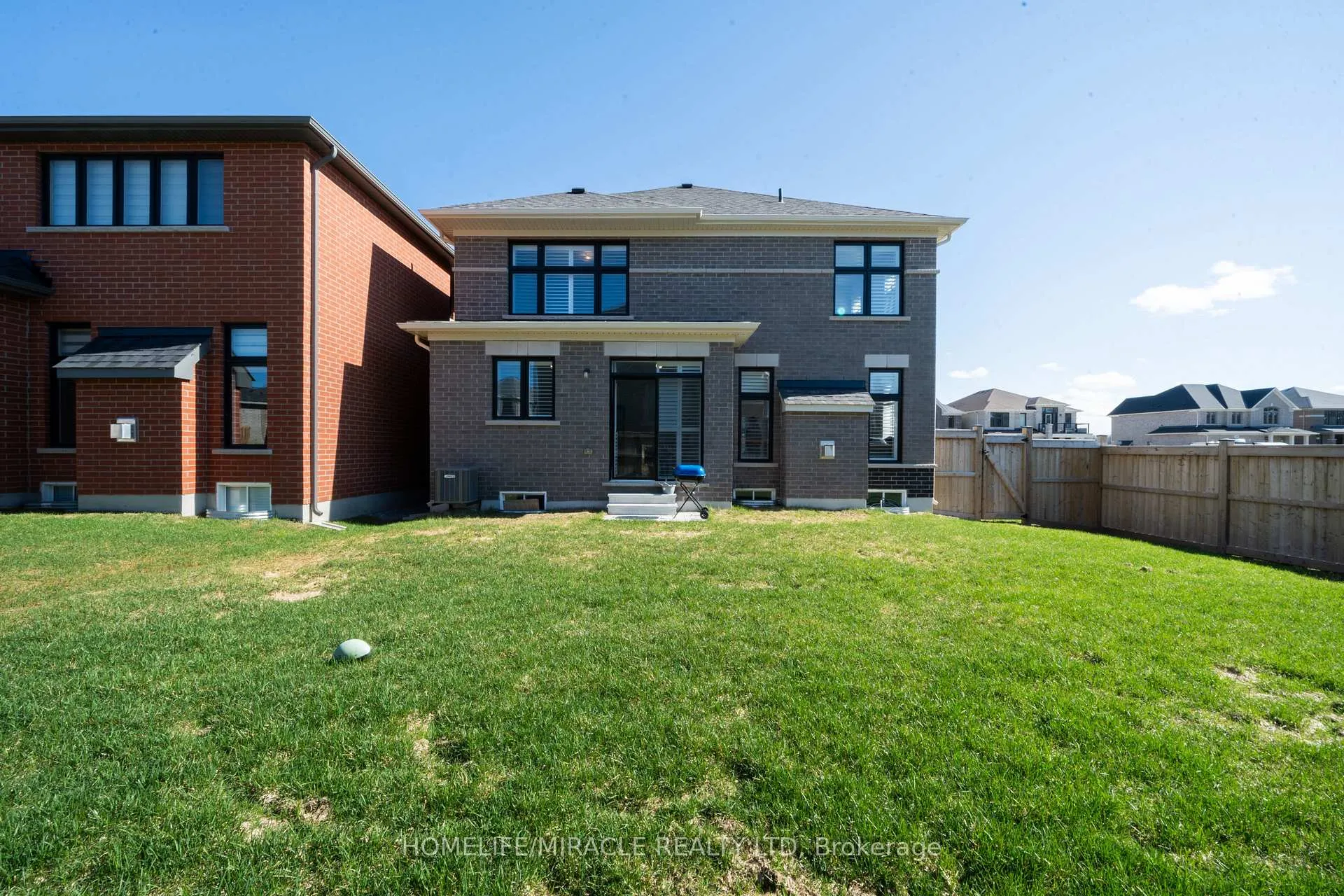 Photo 3 of 1 Ainslie Hill Crescent, Georgina, Sutton & Jackson's Point — HOMEH