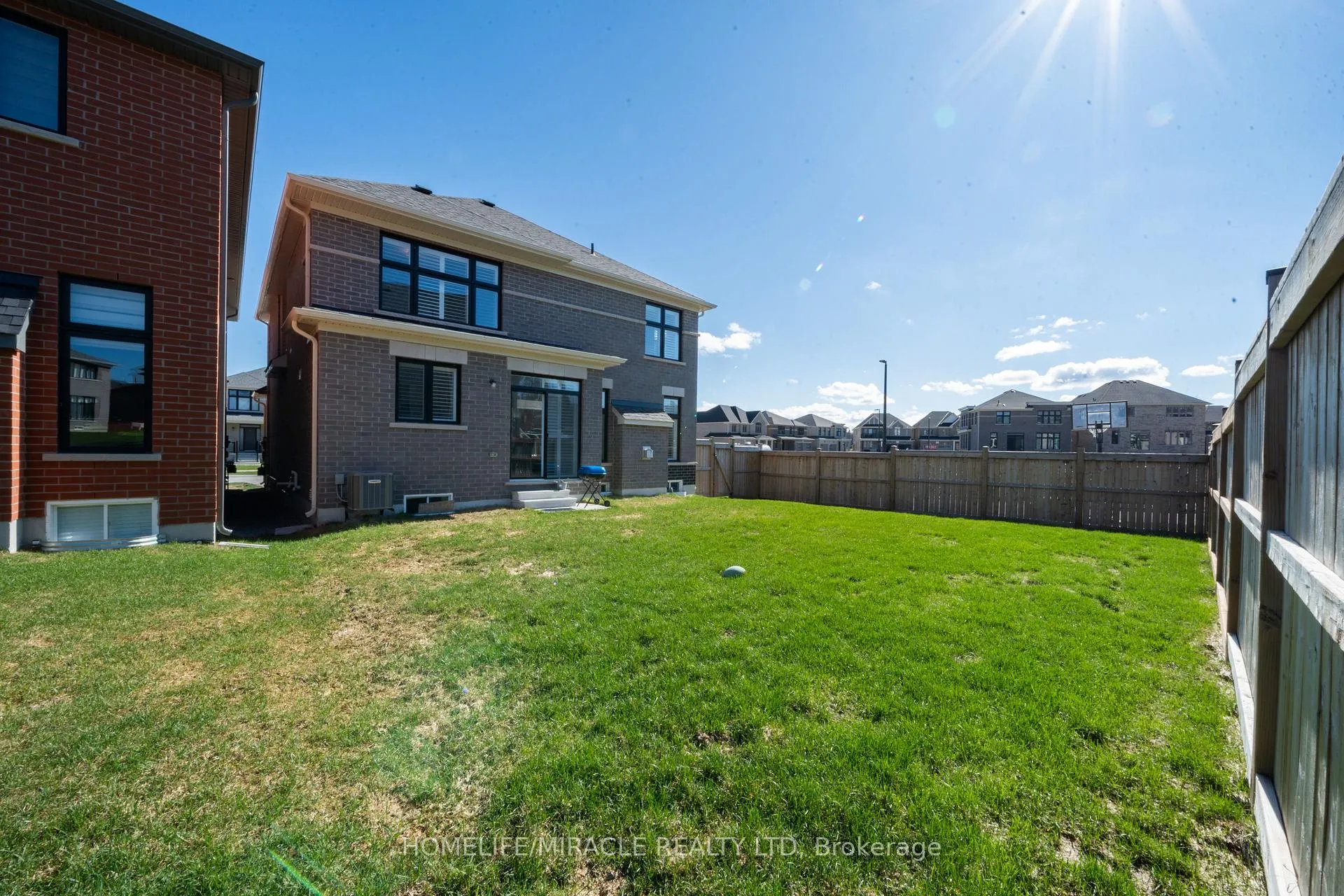 Photo 4 of 1 Ainslie Hill Crescent, Georgina, Sutton & Jackson's Point — HOMEH